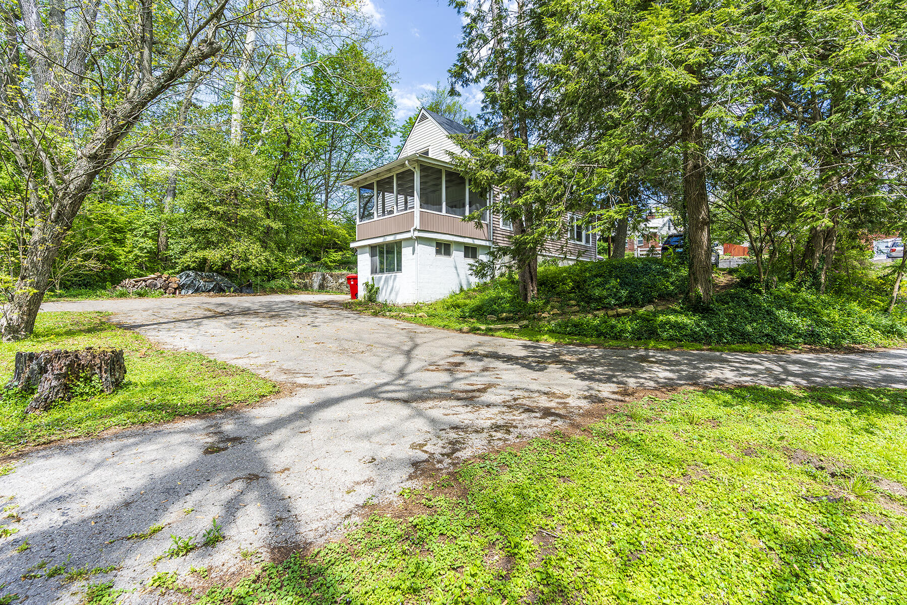 Berea, Kentucky 40403, United States, 4 Bedrooms Bedrooms, ,3 BathroomsBathrooms,Residential,Contingent,115744