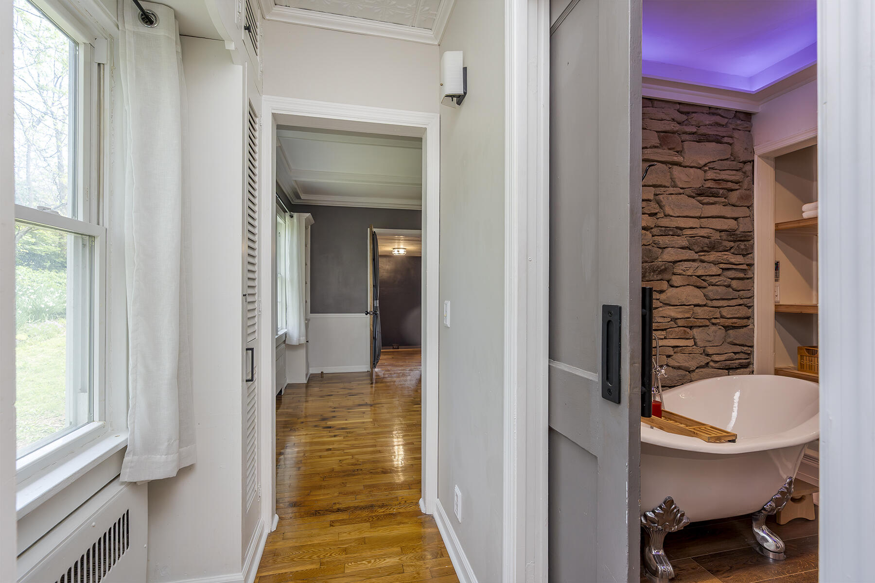 Berea, Kentucky 40403, United States, 4 Bedrooms Bedrooms, ,3 BathroomsBathrooms,Residential,Contingent,115744