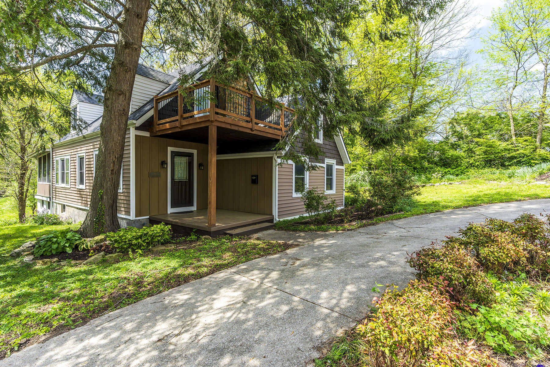 Berea, Kentucky 40403, United States, 4 Bedrooms Bedrooms, ,3 BathroomsBathrooms,Residential,Contingent,115744