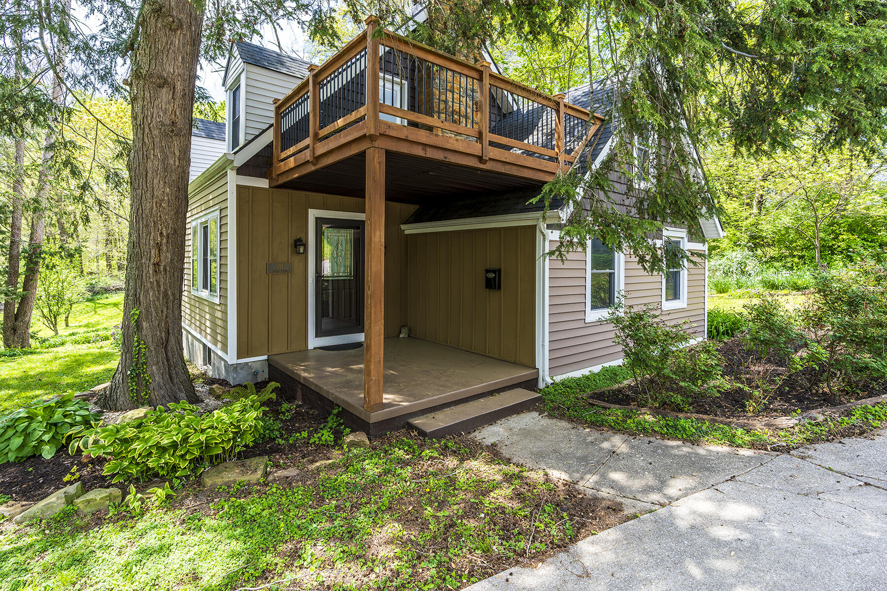 Berea, Kentucky 40403, United States, 4 Bedrooms Bedrooms, ,3 BathroomsBathrooms,Residential,Contingent,115744