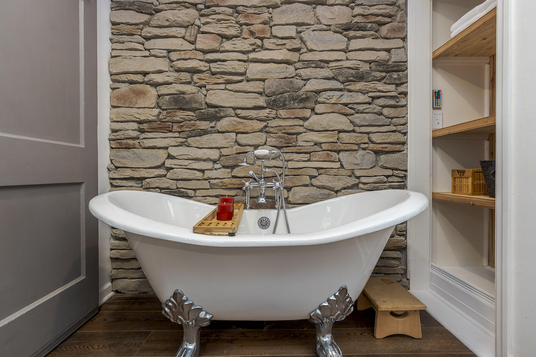 Berea, Kentucky 40403, United States, 4 Bedrooms Bedrooms, ,3 BathroomsBathrooms,Residential,Contingent,115744