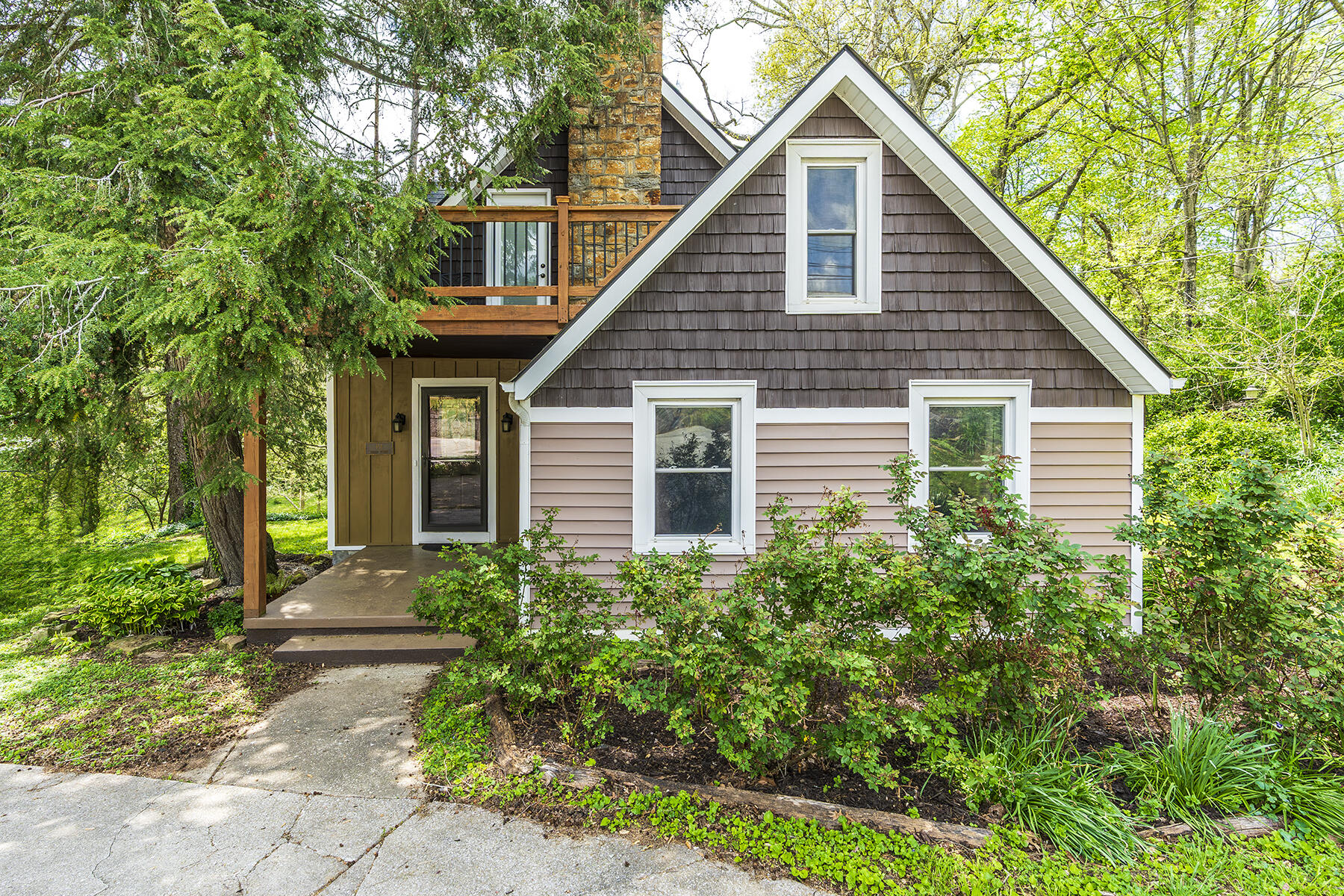 Berea, Kentucky 40403, United States, 4 Bedrooms Bedrooms, ,3 BathroomsBathrooms,Residential,Contingent,115744