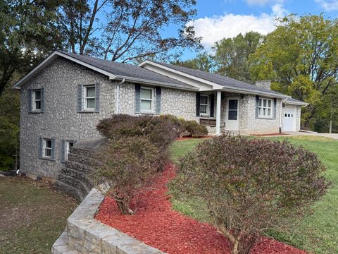 Photo of 645 Sand Springs Road, Mt Vernon, KY 40456 (MLS # 25503663)