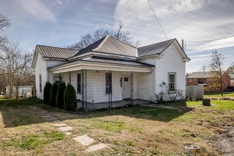 Photo of 904 Vimont Street Street, Millersburg, KY 40348 (MLS # 25506554)