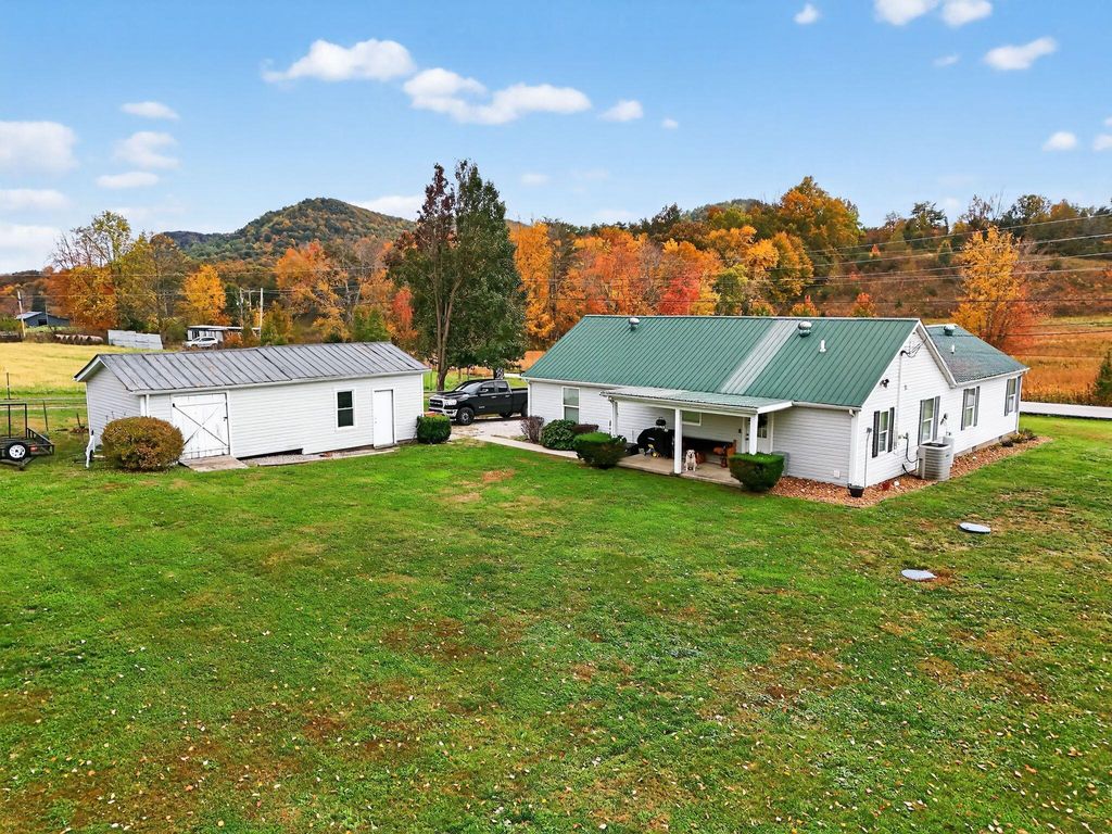 Photo of 524 E Barker Lane, Berea, KY 40403 (MLS # 25505309)