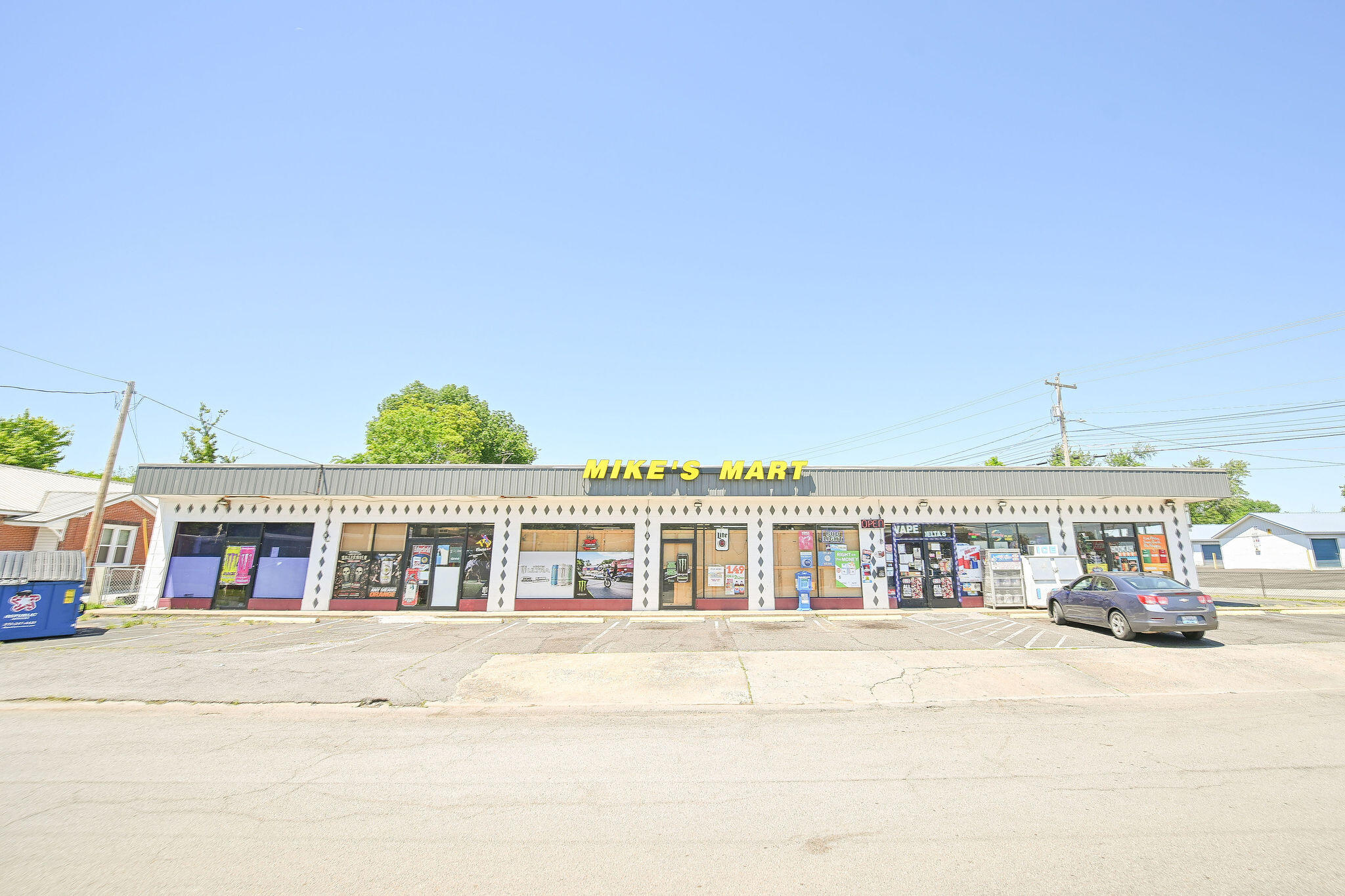 Photo 1 of 27 — 620 E Broadway, Mayfield, KY 42066