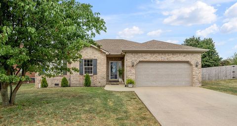 Photo of 404 Virginia Lane, Nicholasville, KY 40356 (MLS # 25500022)