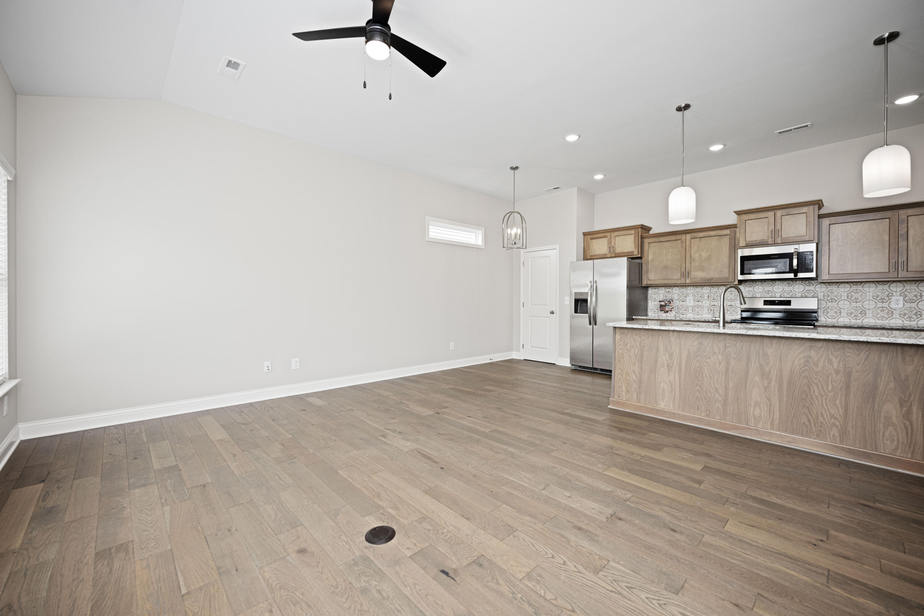 Richmond, Kentucky 40475, United States, 3 Bedrooms Bedrooms, ,2 BathroomsBathrooms,Residential,Active,182734