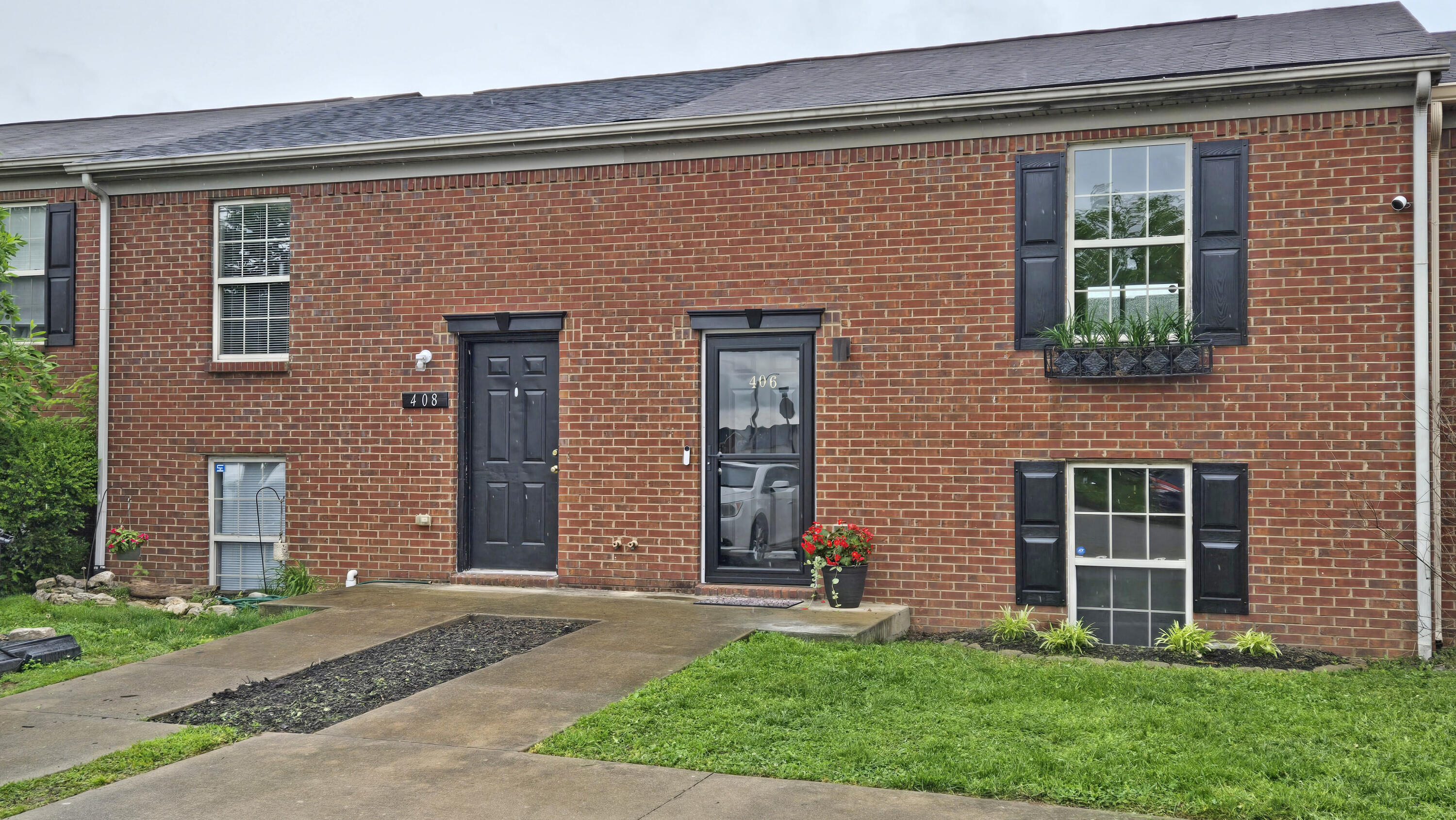 Nicholasville, Kentucky 40356, United States, 2 Bedrooms Bedrooms, ,2 BathroomsBathrooms,Residential,Contingent,138382