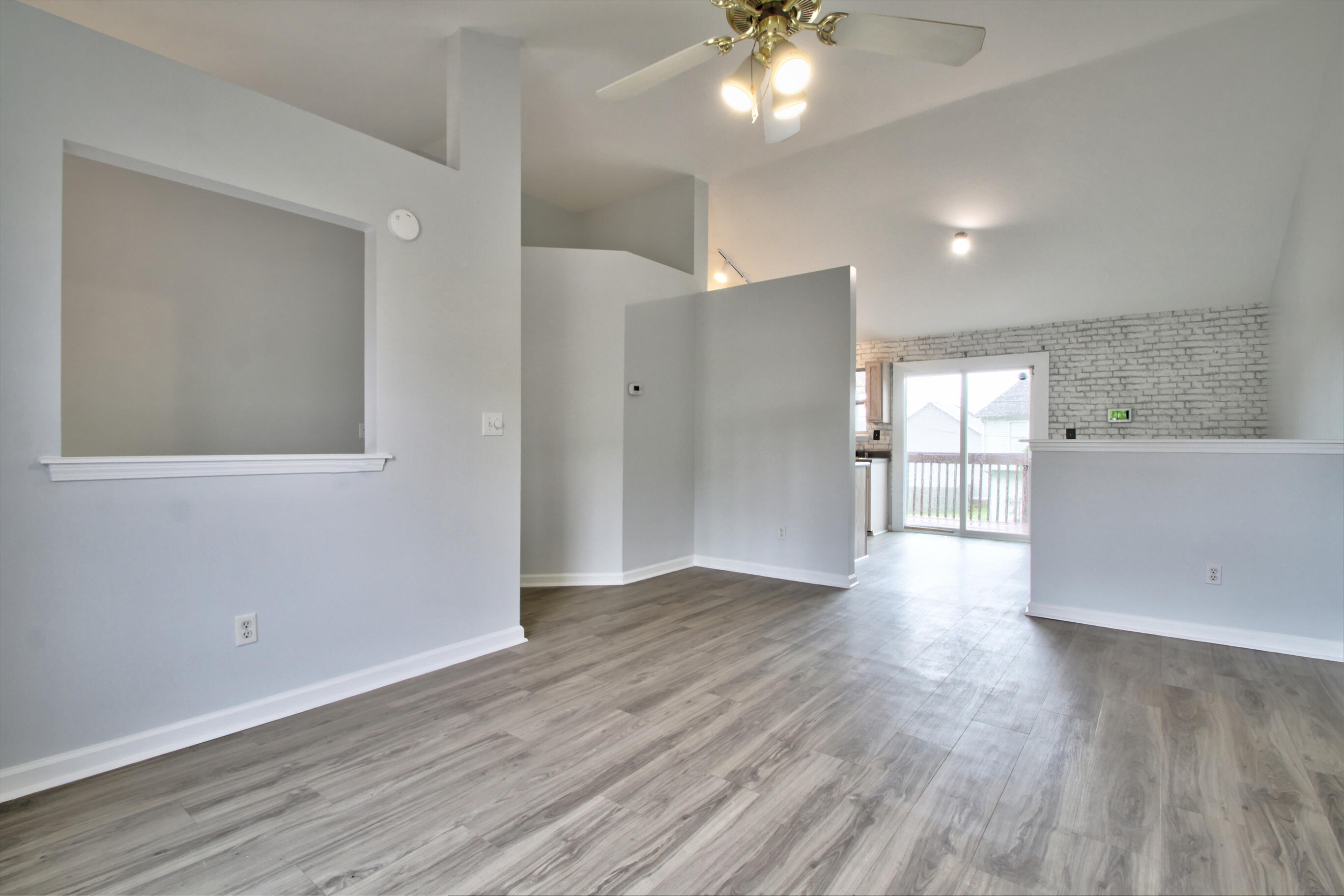 Nicholasville, Kentucky 40356, United States, 2 Bedrooms Bedrooms, ,2 BathroomsBathrooms,Residential,Contingent,138382