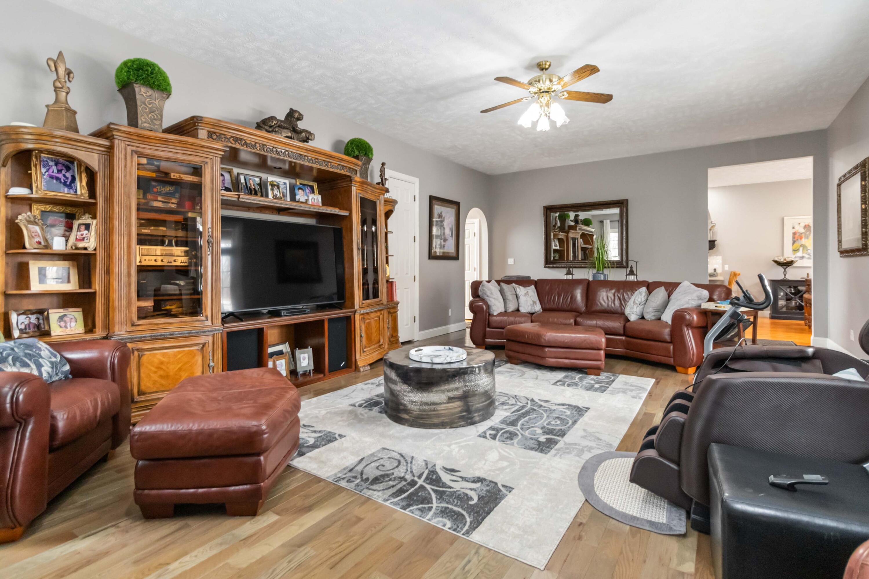 Somerset, Kentucky, 42503, United States, 5 Bedrooms Bedrooms, ,4 BathroomsBathrooms,Residential,Active,2022313