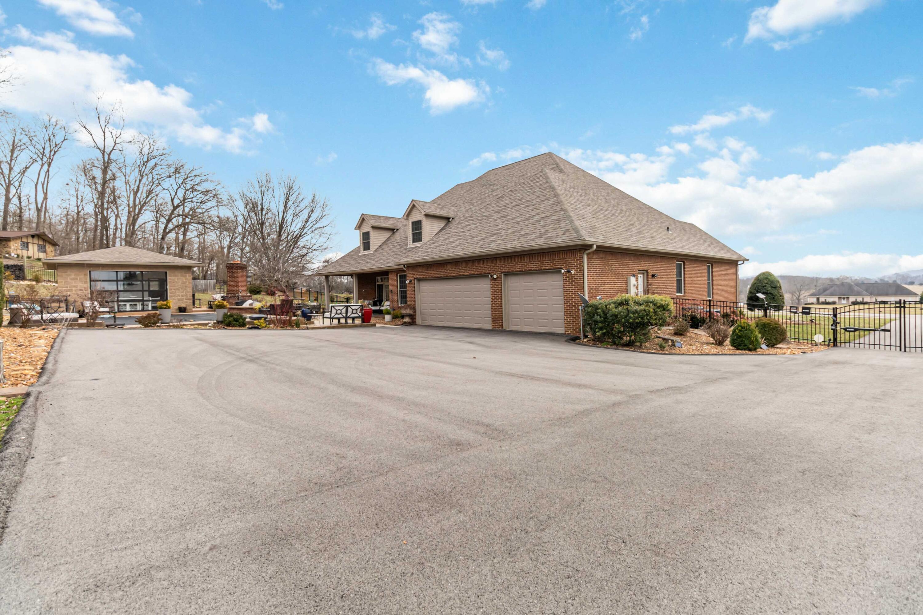 Somerset, Kentucky, 42503, United States, 5 Bedrooms Bedrooms, ,4 BathroomsBathrooms,Residential,Active,2022313