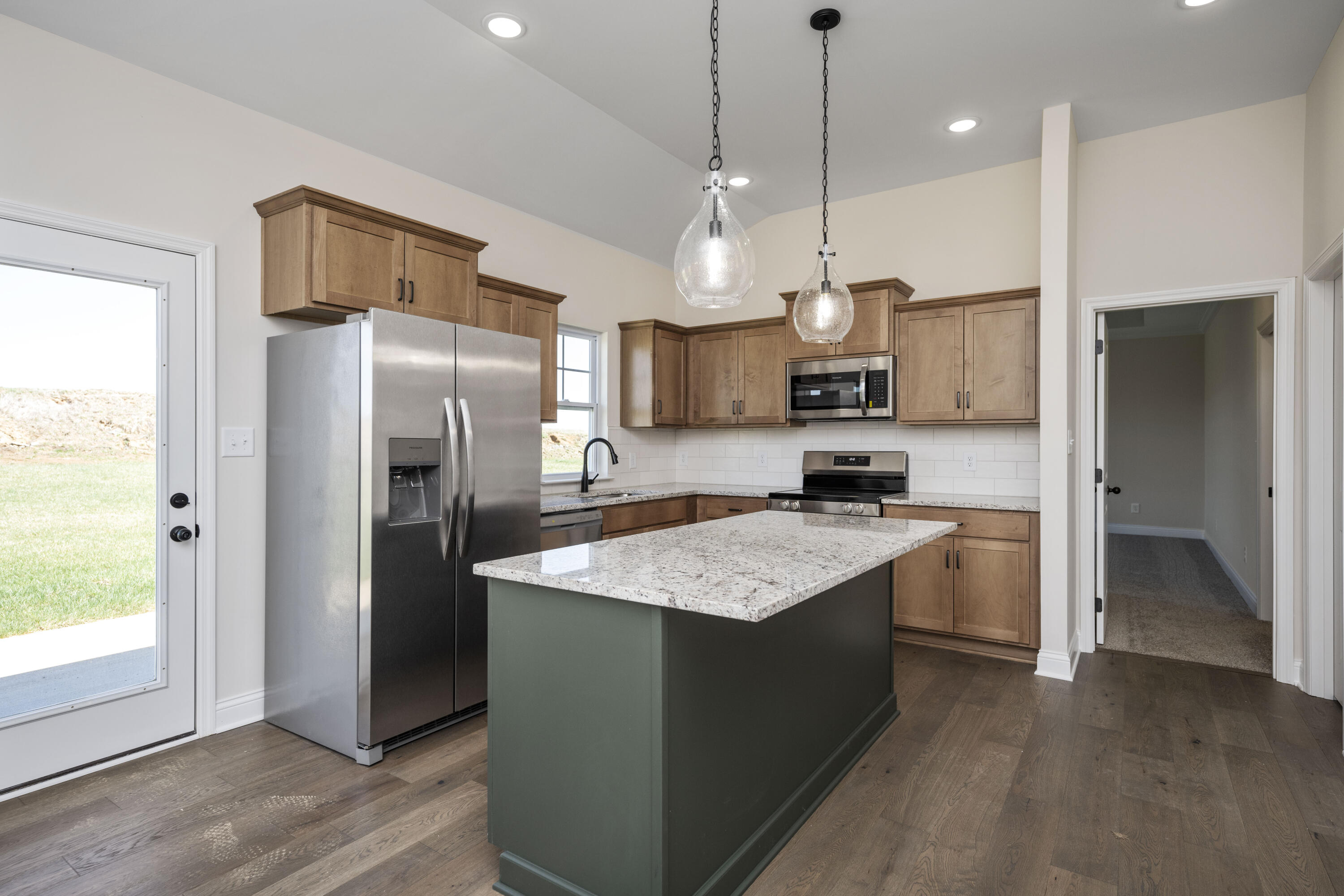 Richmond, Kentucky 40475, United States, 3 Bedrooms Bedrooms, ,2 BathroomsBathrooms,Residential,Contingent,128513