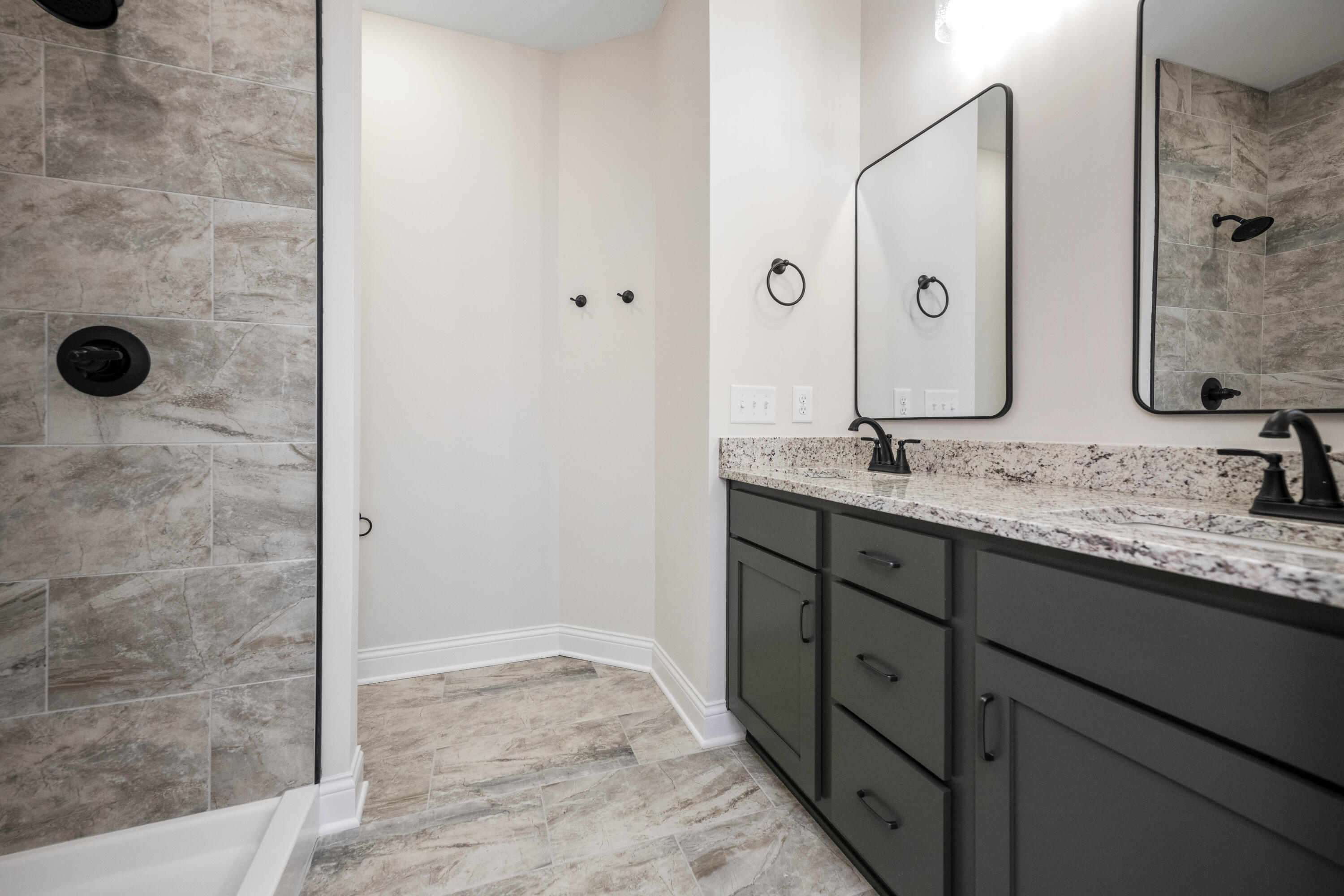 Richmond, Kentucky 40475, United States, 3 Bedrooms Bedrooms, ,2 BathroomsBathrooms,Residential,Contingent,128513