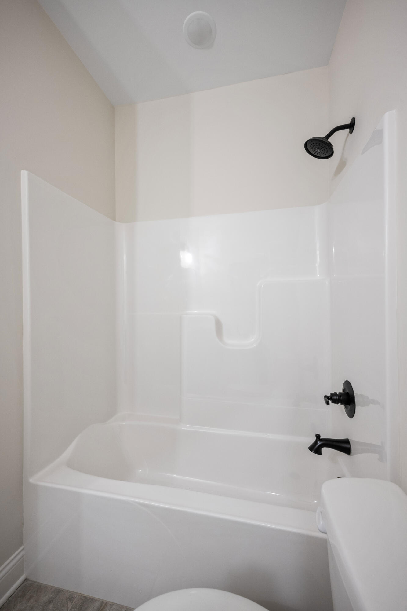 Richmond, Kentucky 40475, United States, 3 Bedrooms Bedrooms, ,2 BathroomsBathrooms,Residential,Contingent,128513