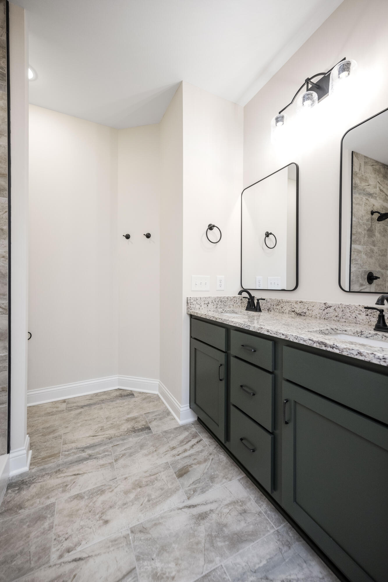 Richmond, Kentucky 40475, United States, 3 Bedrooms Bedrooms, ,2 BathroomsBathrooms,Residential,Contingent,128513