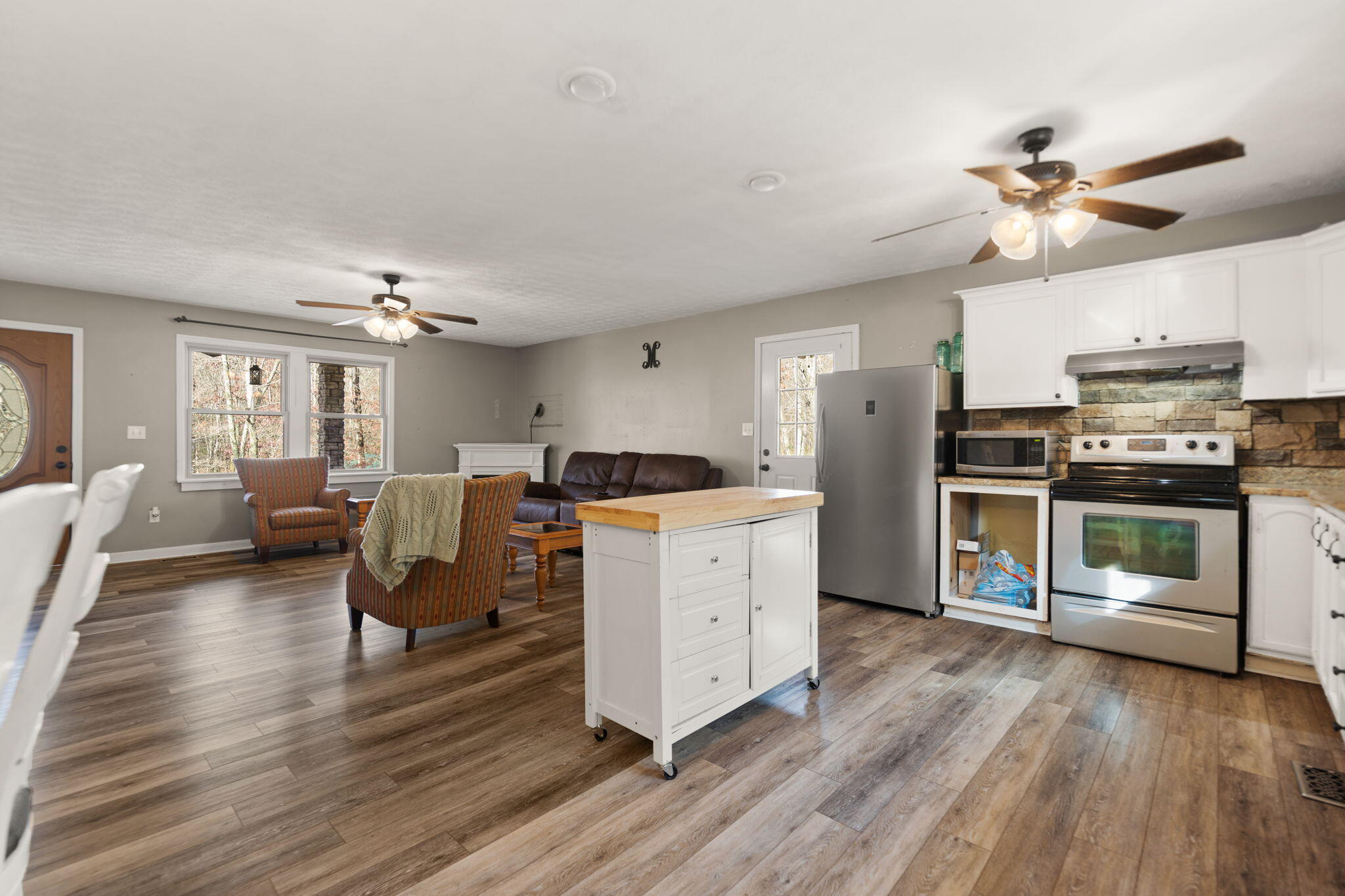 Clay City, Kentucky 40312, United States, 3 Bedrooms Bedrooms, ,2 BathroomsBathrooms,Residential,Contingent,32467