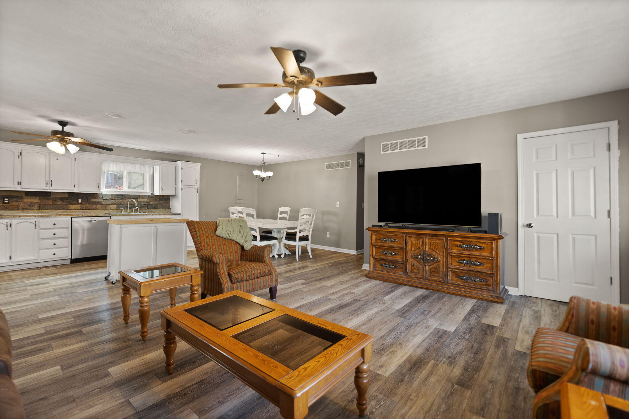 Clay City, Kentucky 40312, United States, 3 Bedrooms Bedrooms, ,2 BathroomsBathrooms,Residential,Contingent,32467