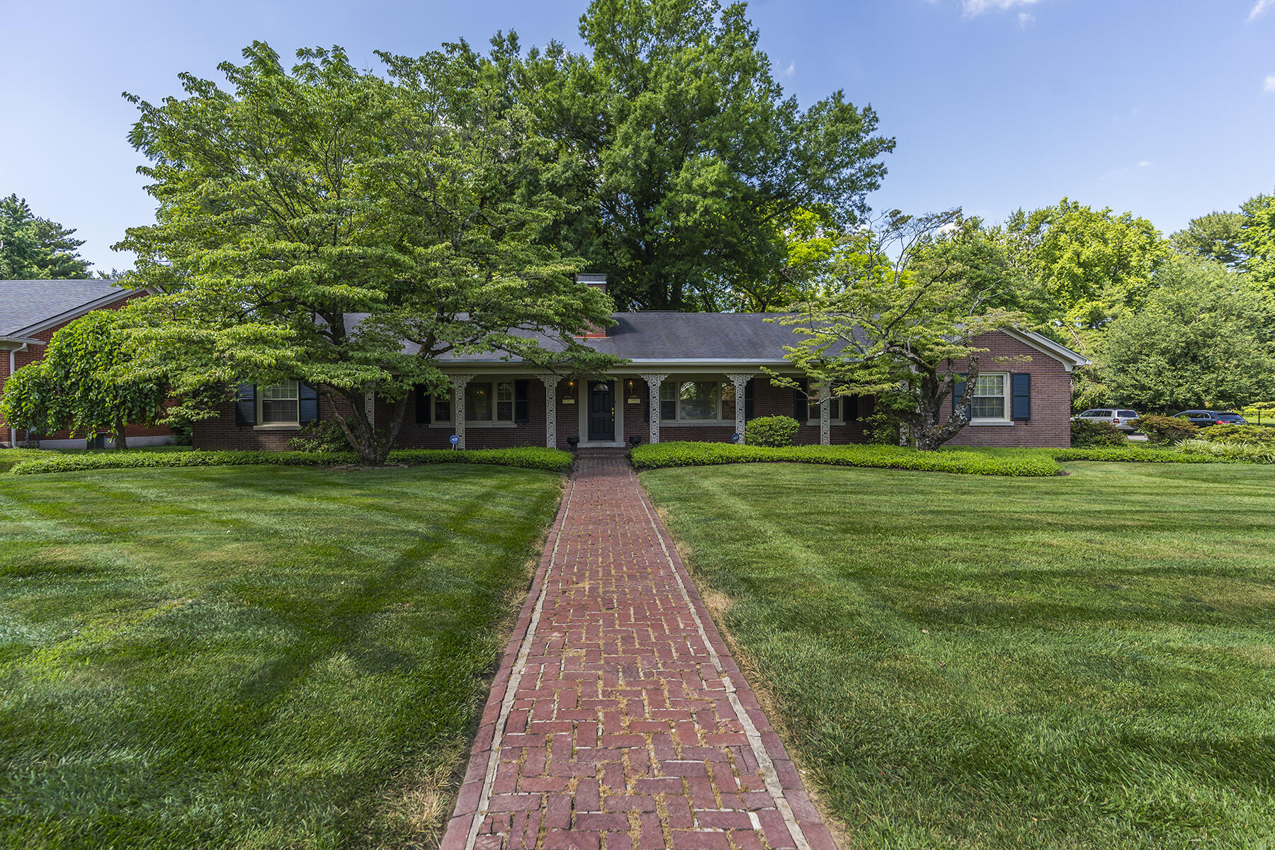 Lexington, Kentucky 40502, United States, 2 Bedrooms Bedrooms, ,3 BathroomsBathrooms,Residential,Pending,129645