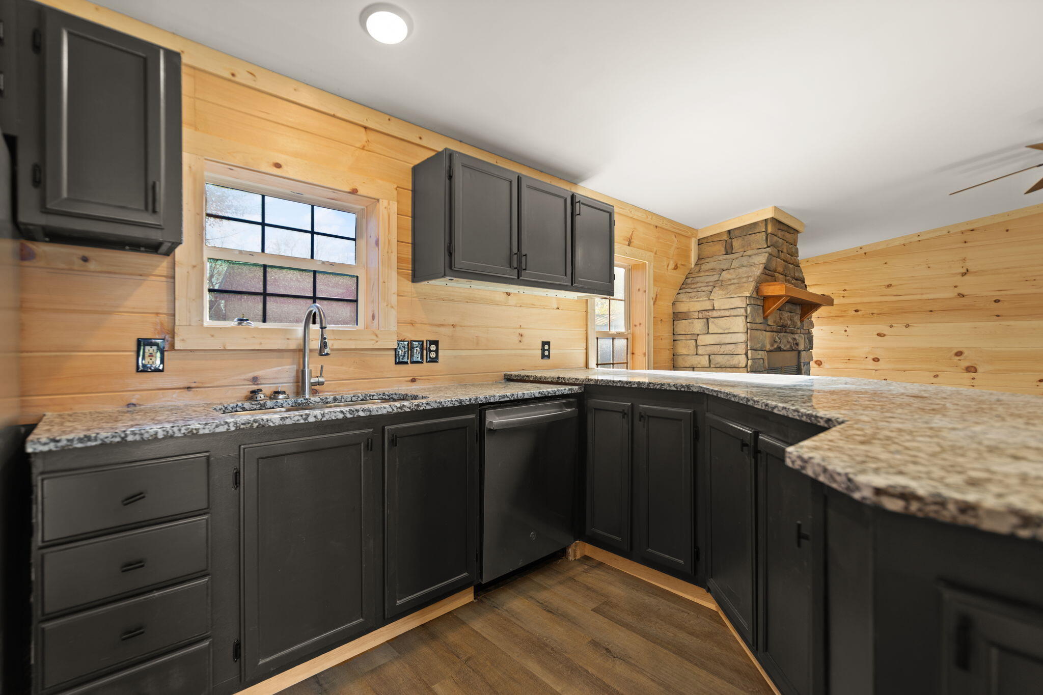 Stanton, Kentucky 40380, United States, 3 Bedrooms Bedrooms, ,2 BathroomsBathrooms,Residential,Active,32459