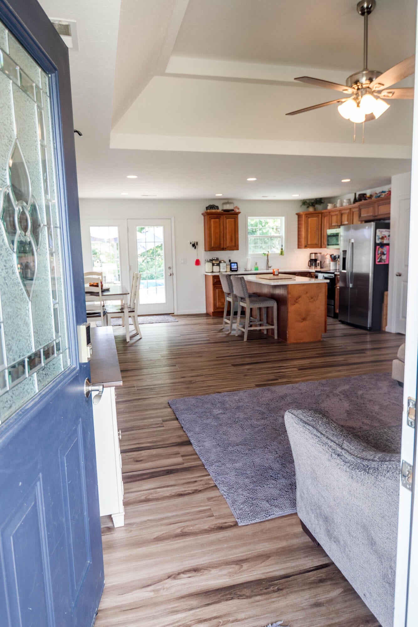 1010 Rainbow Way - Photo 2