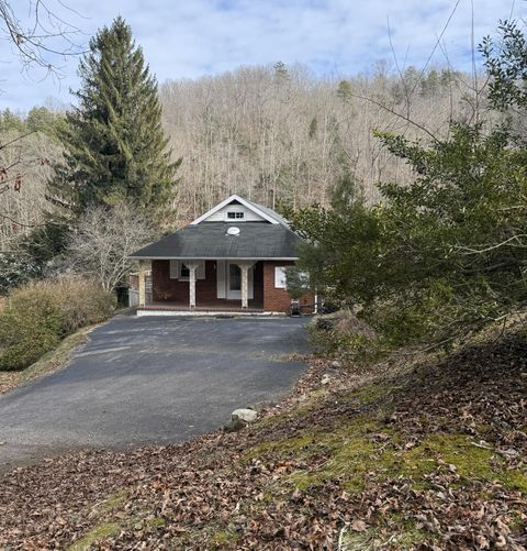 Photo of 130 Highway 290, McKee, KY 40447 (MLS # 26001474)