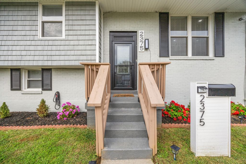 Photo of 2375 Le Havre Road, Lexington, KY 40504 (MLS # 25505178)