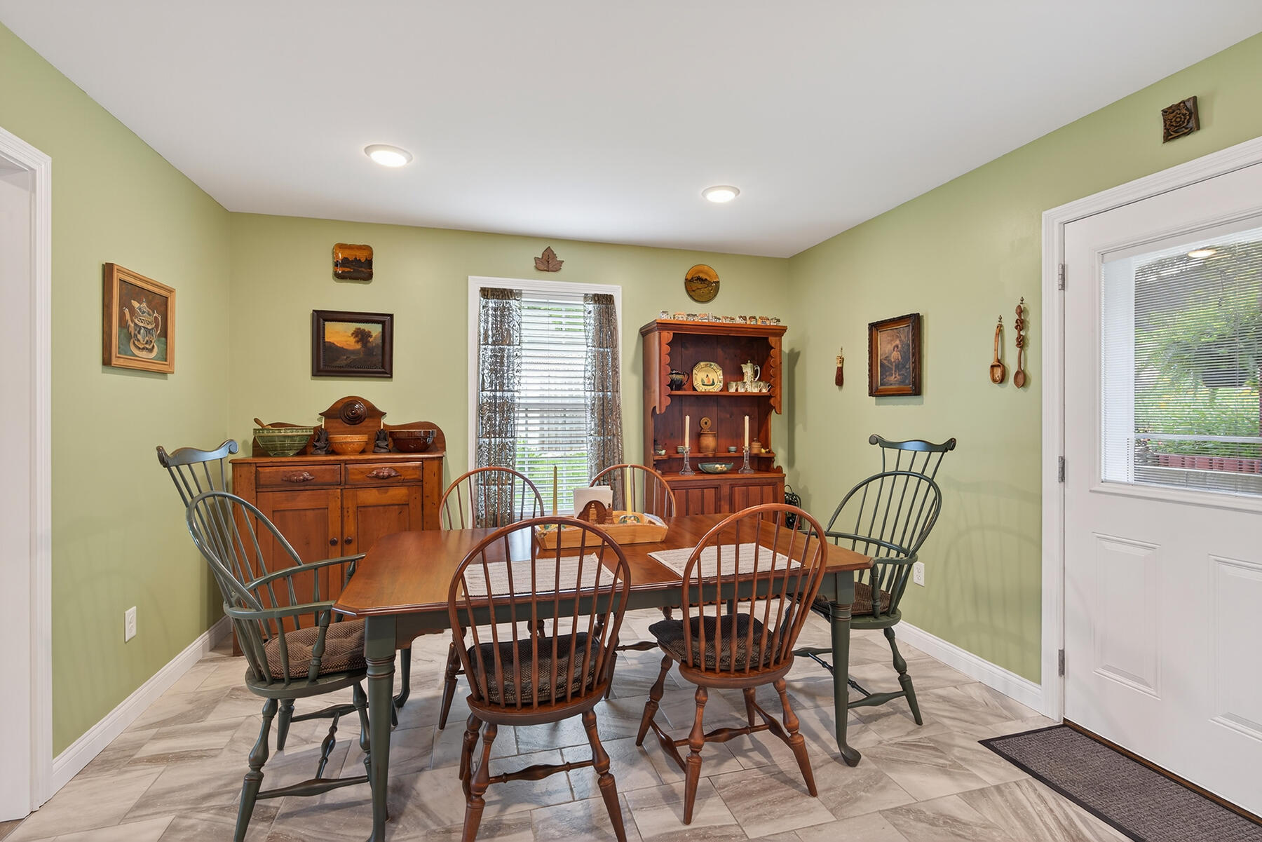 Berea, Kentucky 40403, United States, 4 Bedrooms Bedrooms, ,3 BathroomsBathrooms,Residential,Active,171803