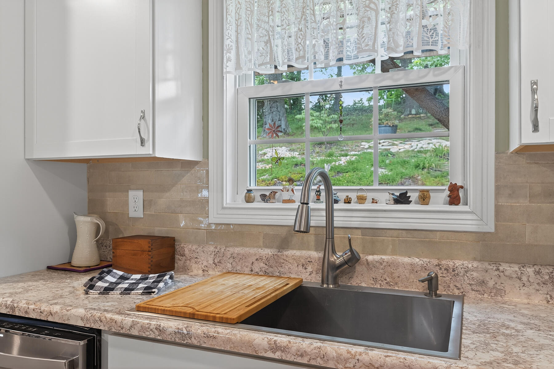 Berea, Kentucky 40403, United States, 4 Bedrooms Bedrooms, ,3 BathroomsBathrooms,Residential,Active,171803