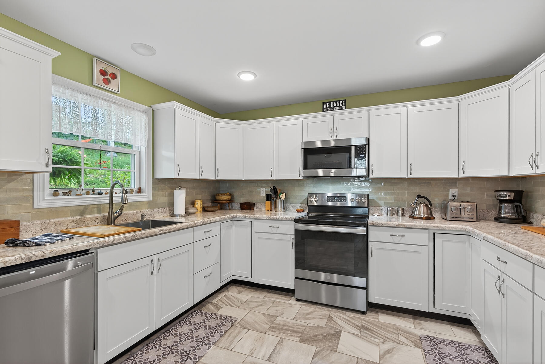 Berea, Kentucky 40403, United States, 4 Bedrooms Bedrooms, ,3 BathroomsBathrooms,Residential,Active,171803