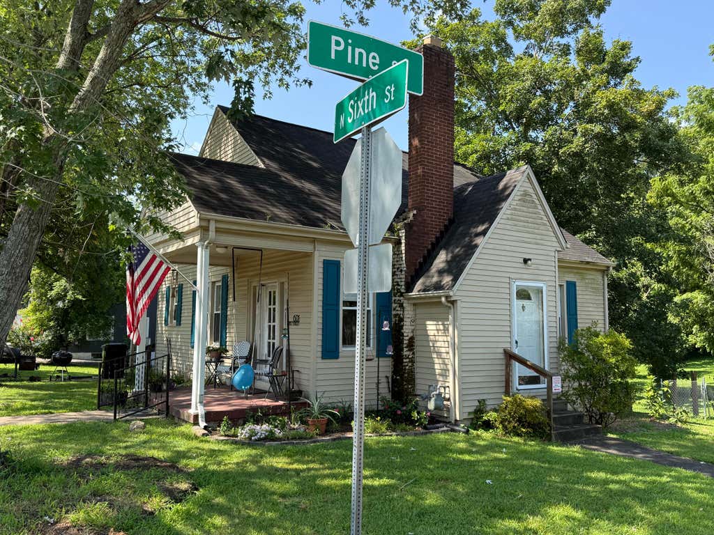 Photo of 601 Pine Street, Murray, KY 42071 (MLS # 26020352)