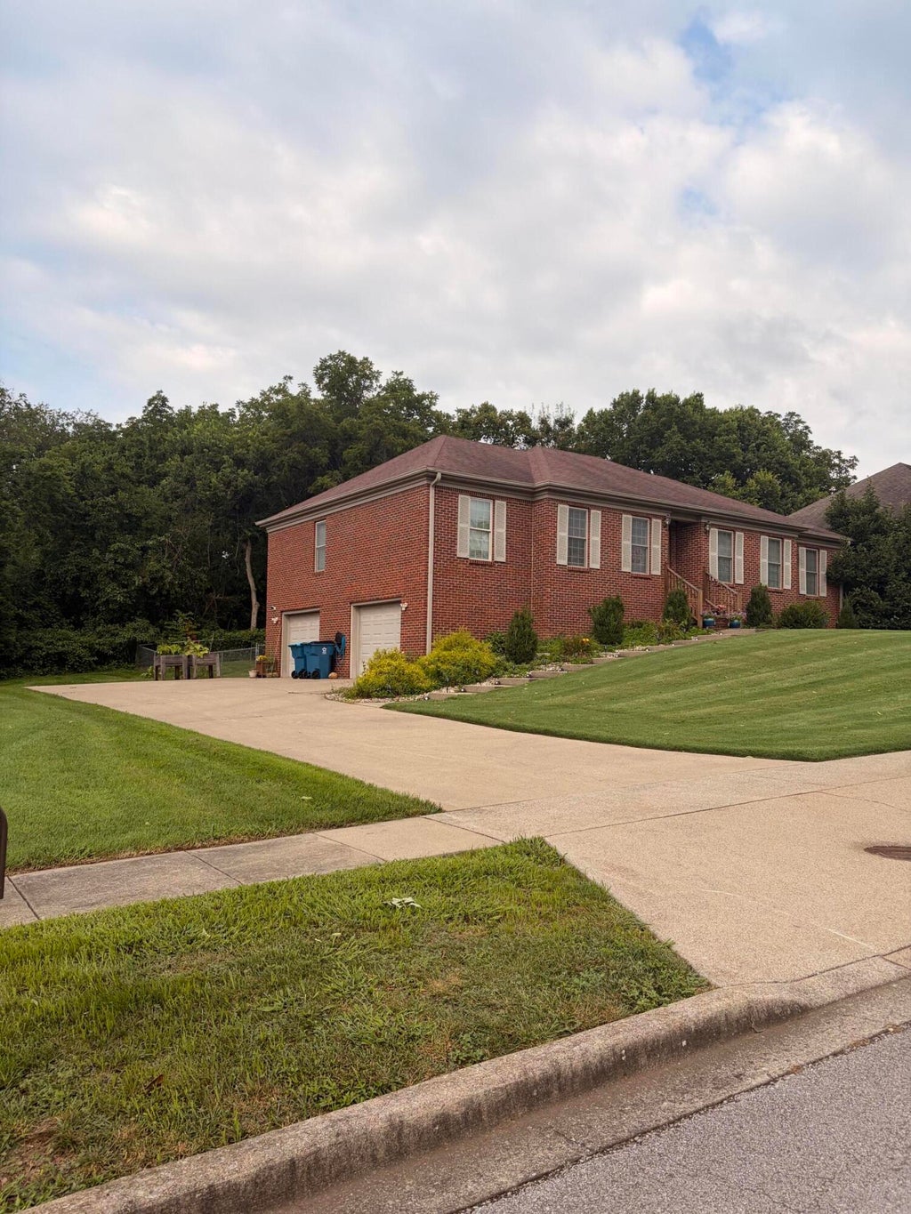 Photo of 1005 Middlebrook Drive, Danville, KY 40422 (MLS # 26020149)