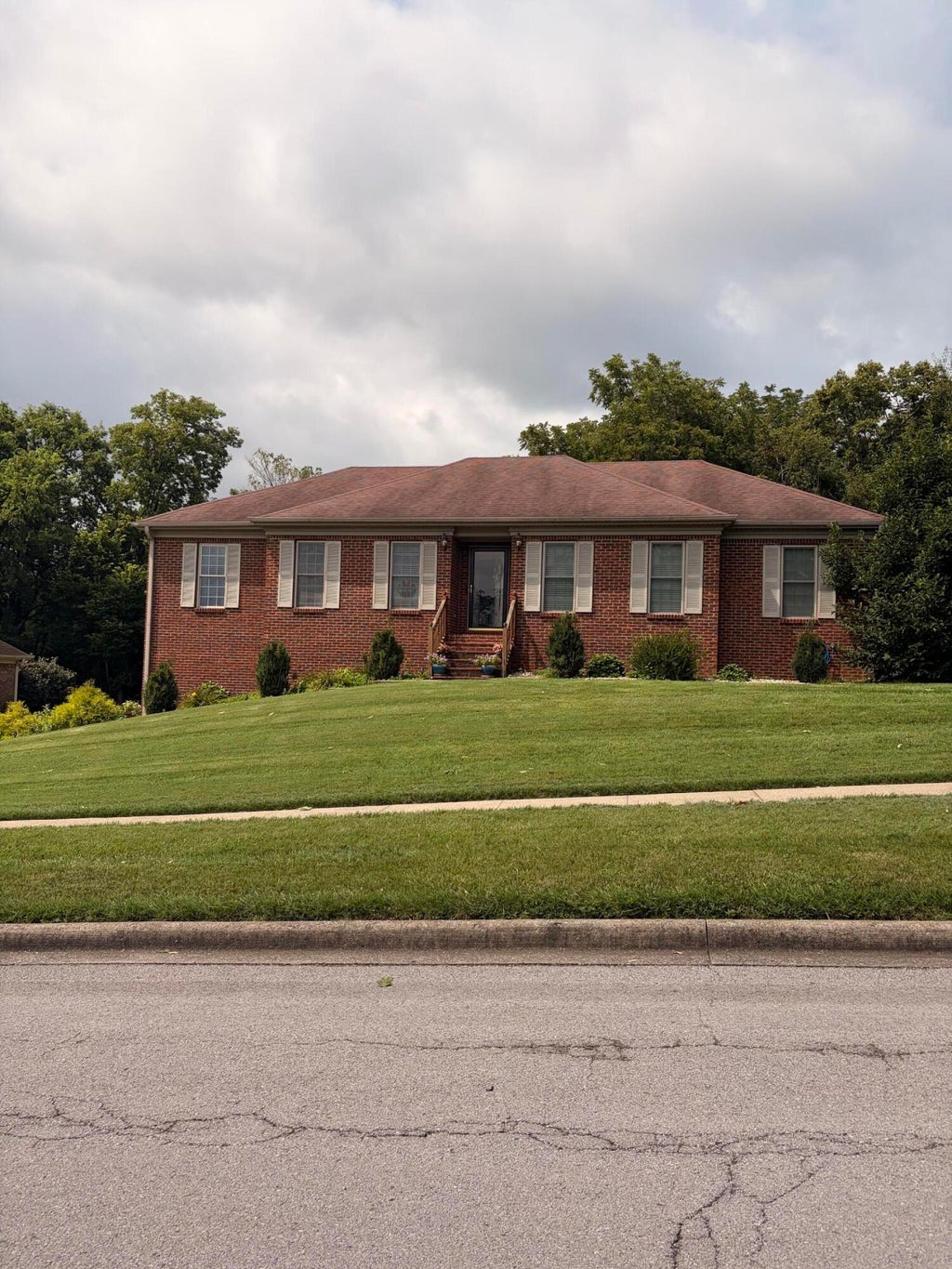 Photo of 1005 Middlebrook Drive, Danville, KY 40422 (MLS # 26020149)