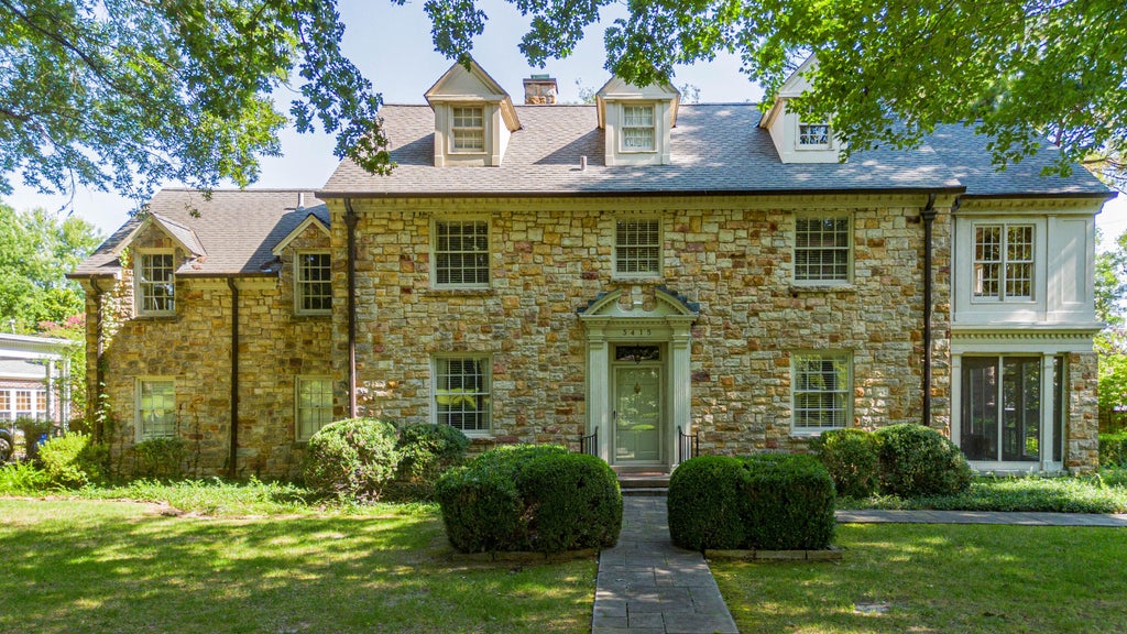Photo of 3415 Jefferson Street, Paducah, KY 42001 (MLS # 26020459)