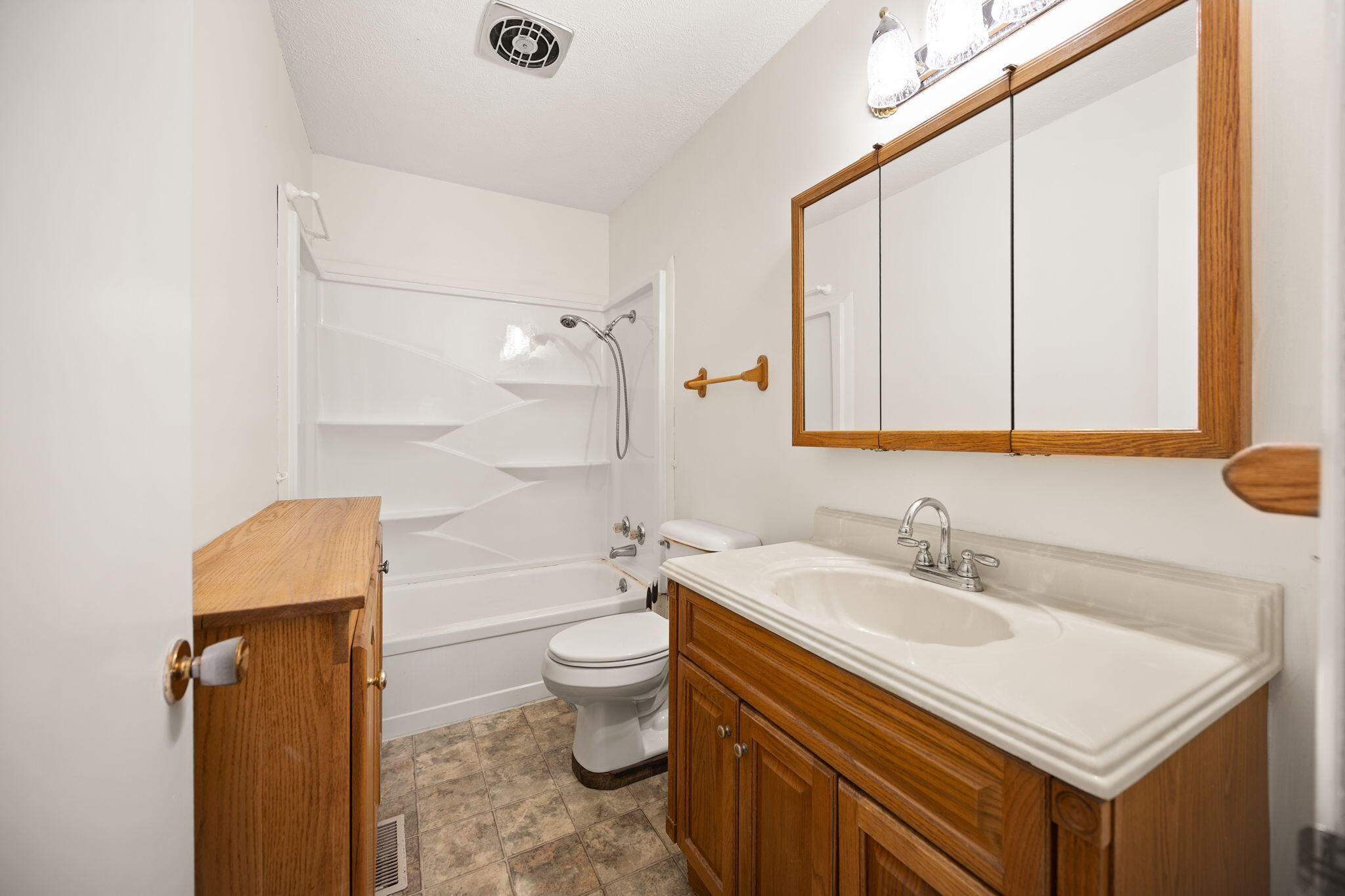 Somerset, Kentucky 42501, United States, 3 Bedrooms Bedrooms, ,2 BathroomsBathrooms,Residential,Active,245839