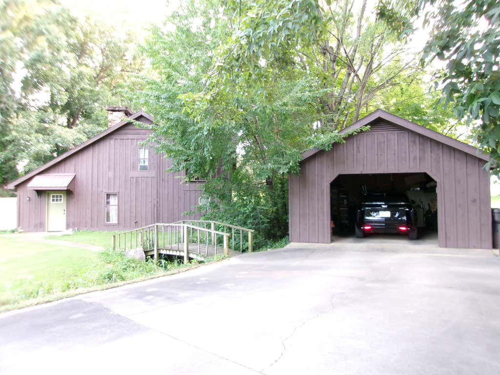 Photo of 750 Tyree Road, Paducah, KY 42003 (MLS # 26020645)