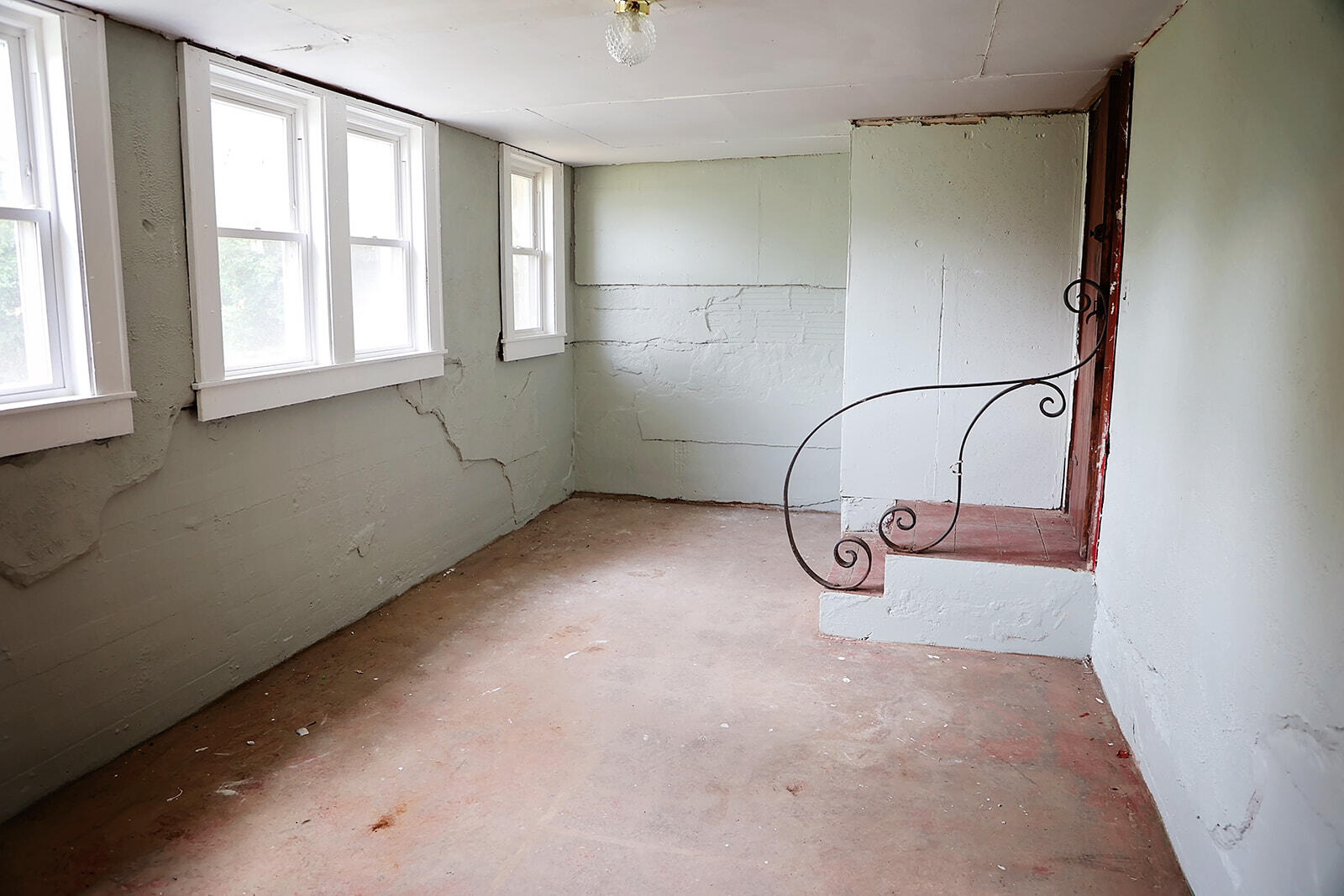 Berea, Kentucky 40403, United States, 4 Bedrooms Bedrooms, ,2 BathroomsBathrooms,Residential,Active,172686