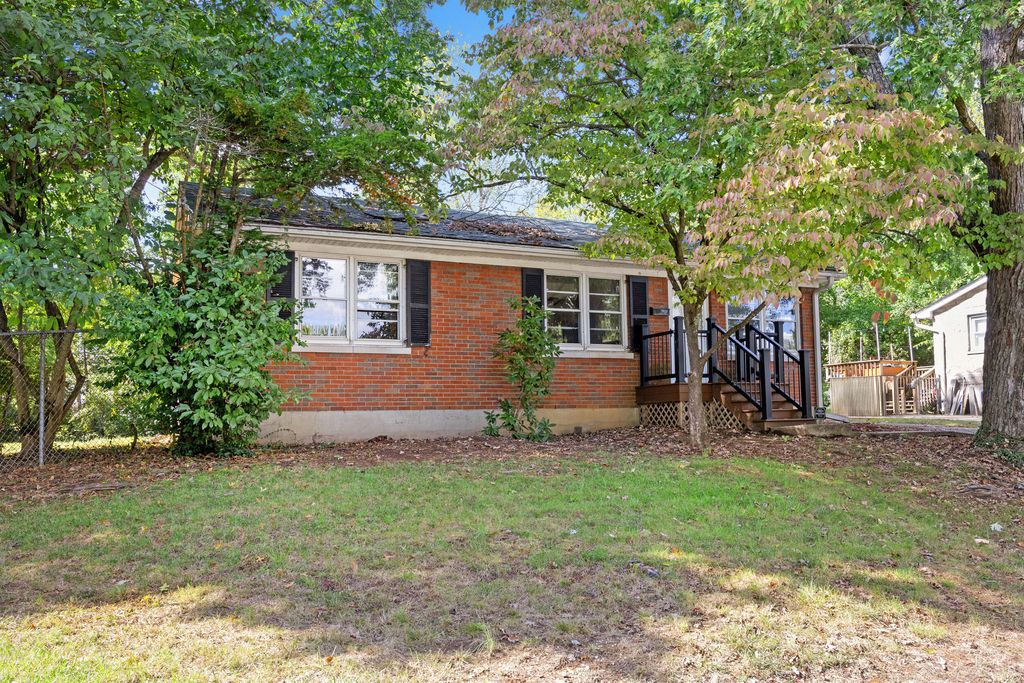 Photo of 1901 Greenleaf Drive, Lexington, KY 40505 (MLS # 25505289)