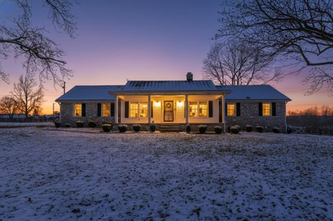 Photo of 864 Escondida Road, Paris, KY 40361 (MLS # 25507459)