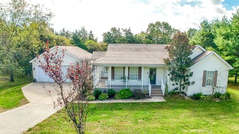 Photo of 388 Rolling Hills Road, Mt Vernon, KY 40456 (MLS # 25503554)