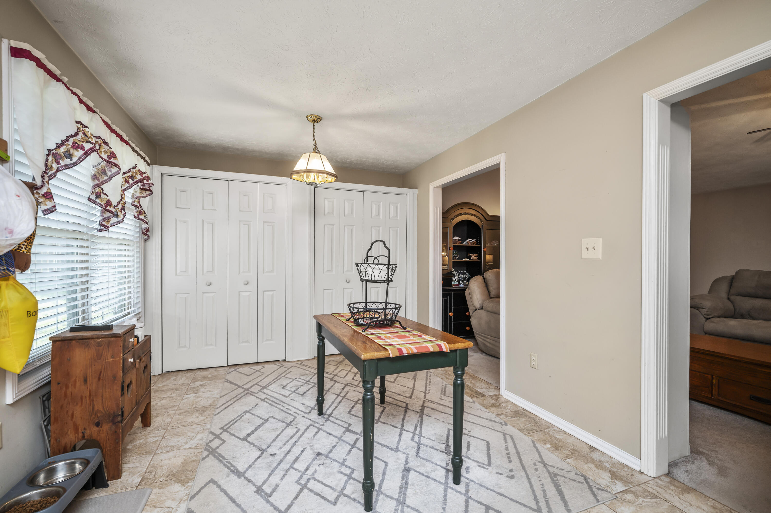 Richmond, Kentucky 40475, United States, 4 Bedrooms Bedrooms, ,2 BathroomsBathrooms,Residential,Active,231905