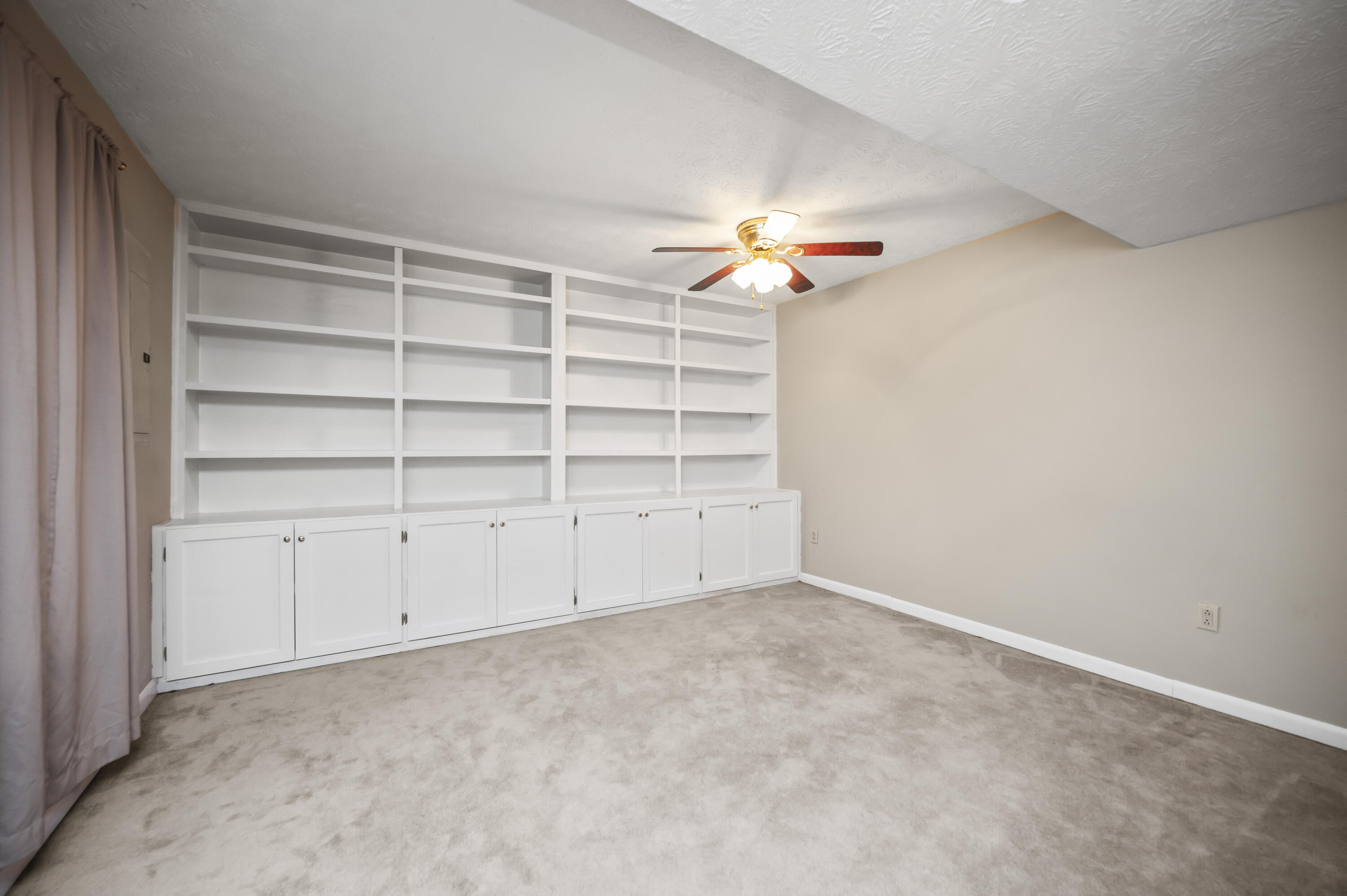 Richmond, Kentucky 40475, United States, 4 Bedrooms Bedrooms, ,2 BathroomsBathrooms,Residential,Active,231905