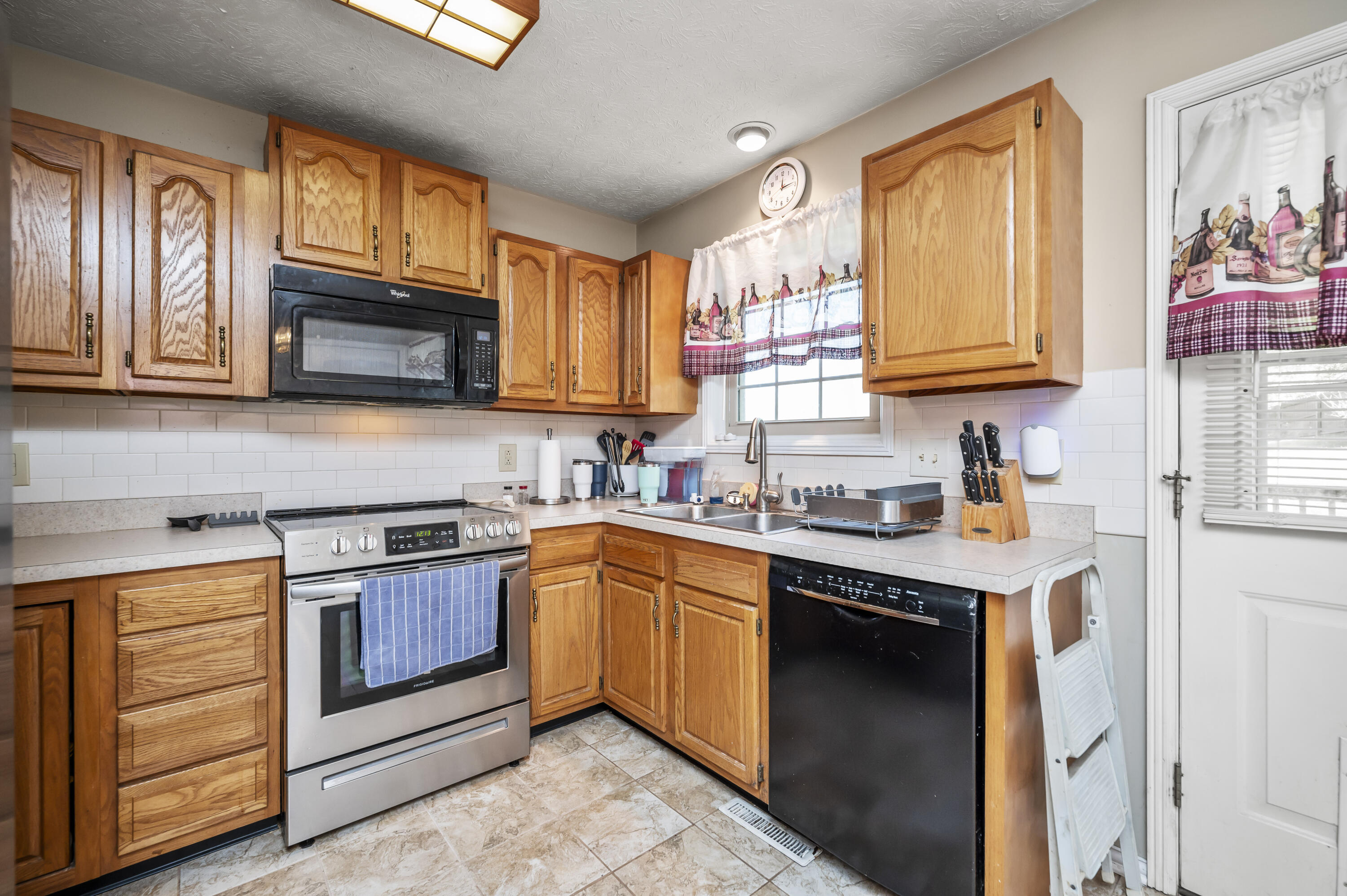 Richmond, Kentucky 40475, United States, 4 Bedrooms Bedrooms, ,2 BathroomsBathrooms,Residential,Active,231905