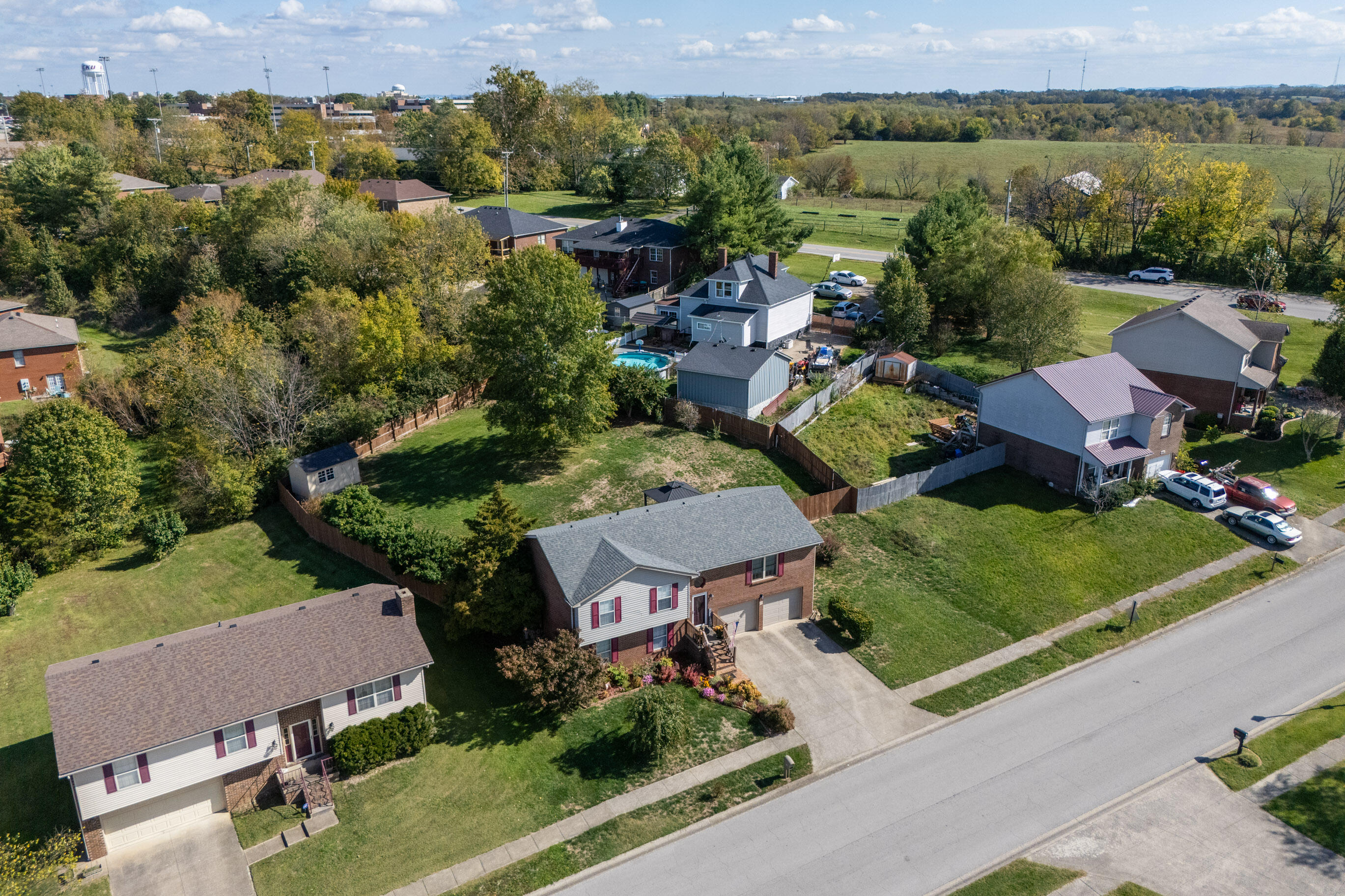 Richmond, Kentucky 40475, United States, 4 Bedrooms Bedrooms, ,2 BathroomsBathrooms,Residential,Active,231905