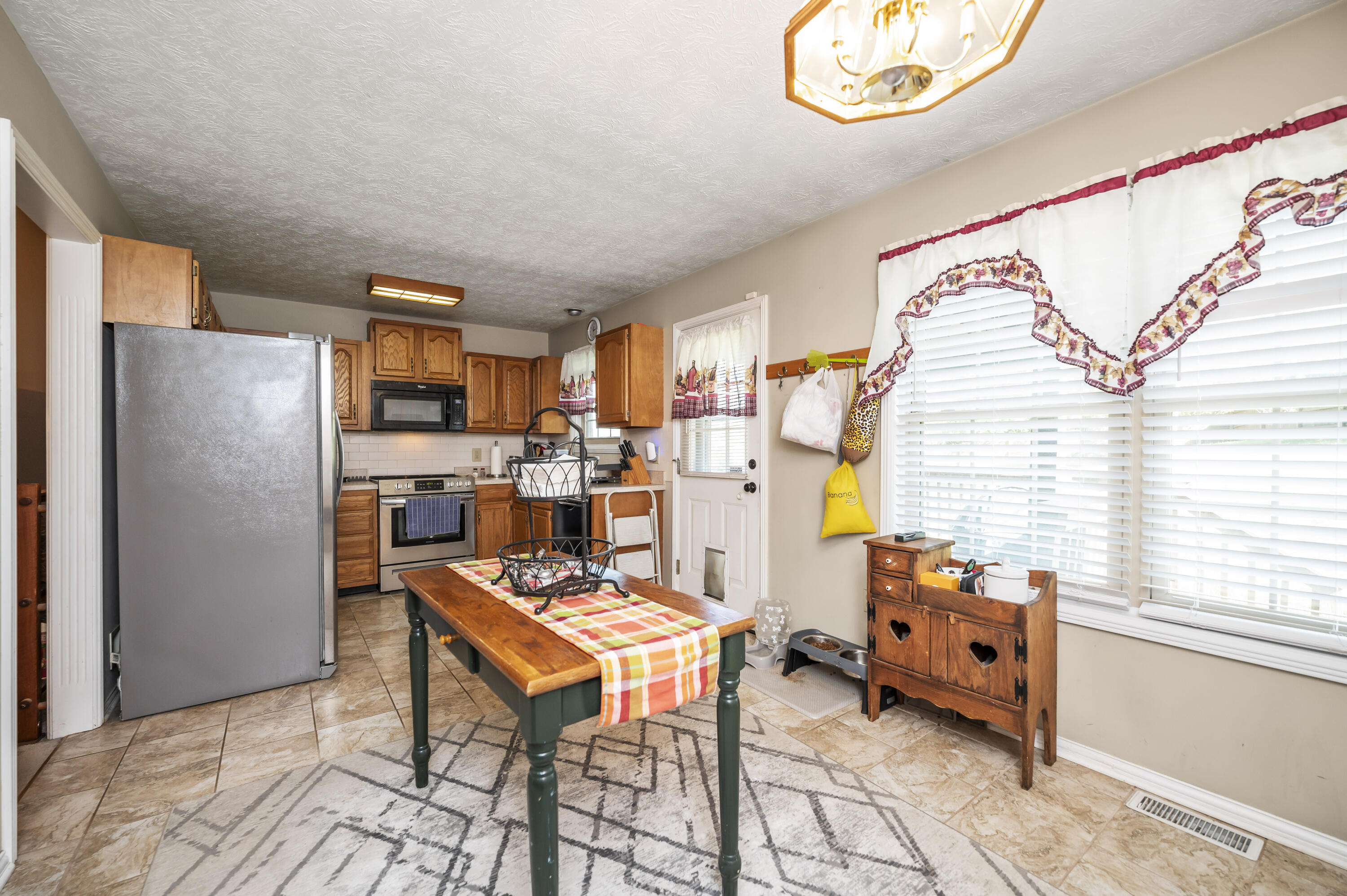 Richmond, Kentucky 40475, United States, 4 Bedrooms Bedrooms, ,2 BathroomsBathrooms,Residential,Active,231905