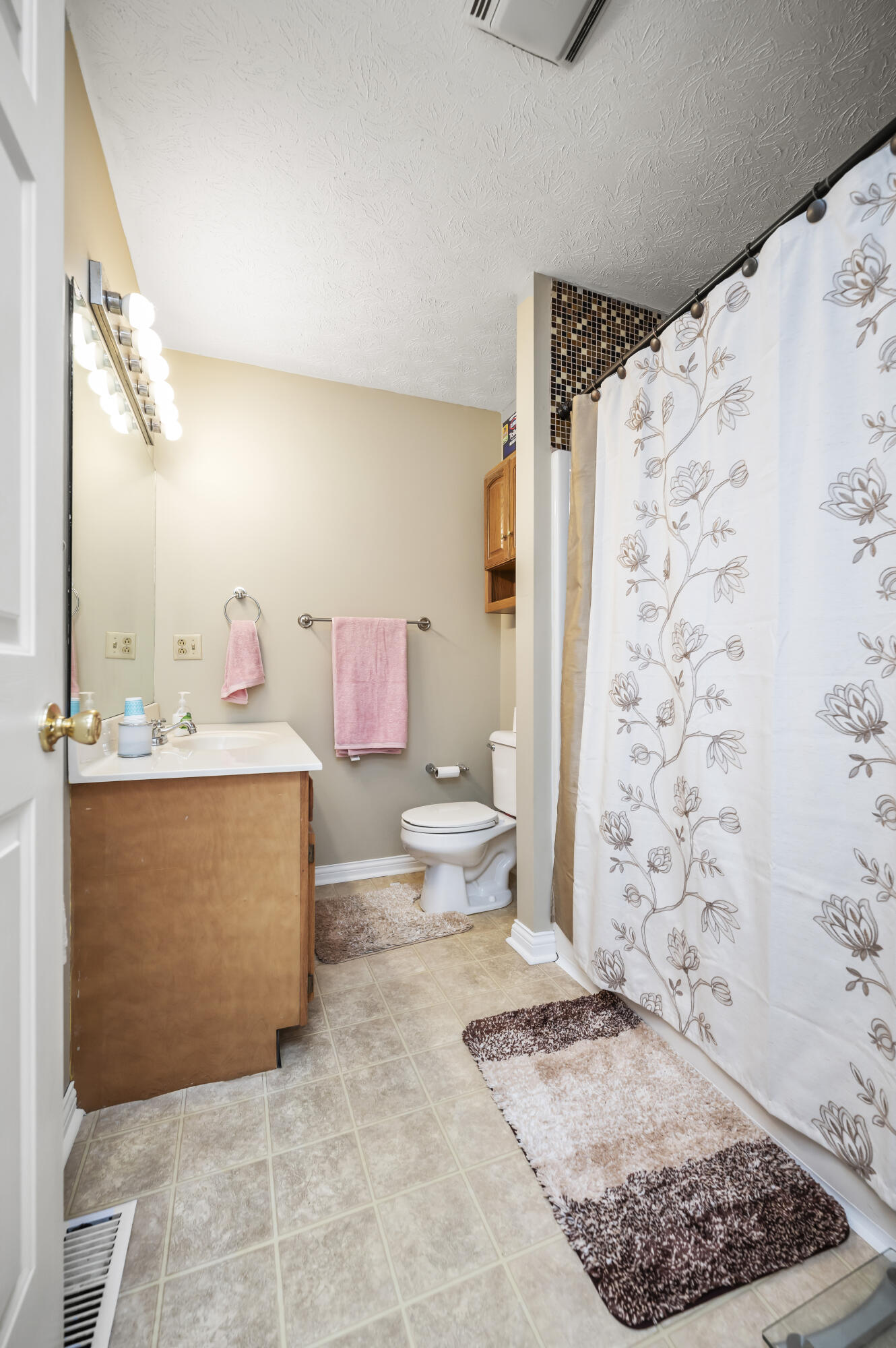 Richmond, Kentucky 40475, United States, 4 Bedrooms Bedrooms, ,2 BathroomsBathrooms,Residential,Active,231905