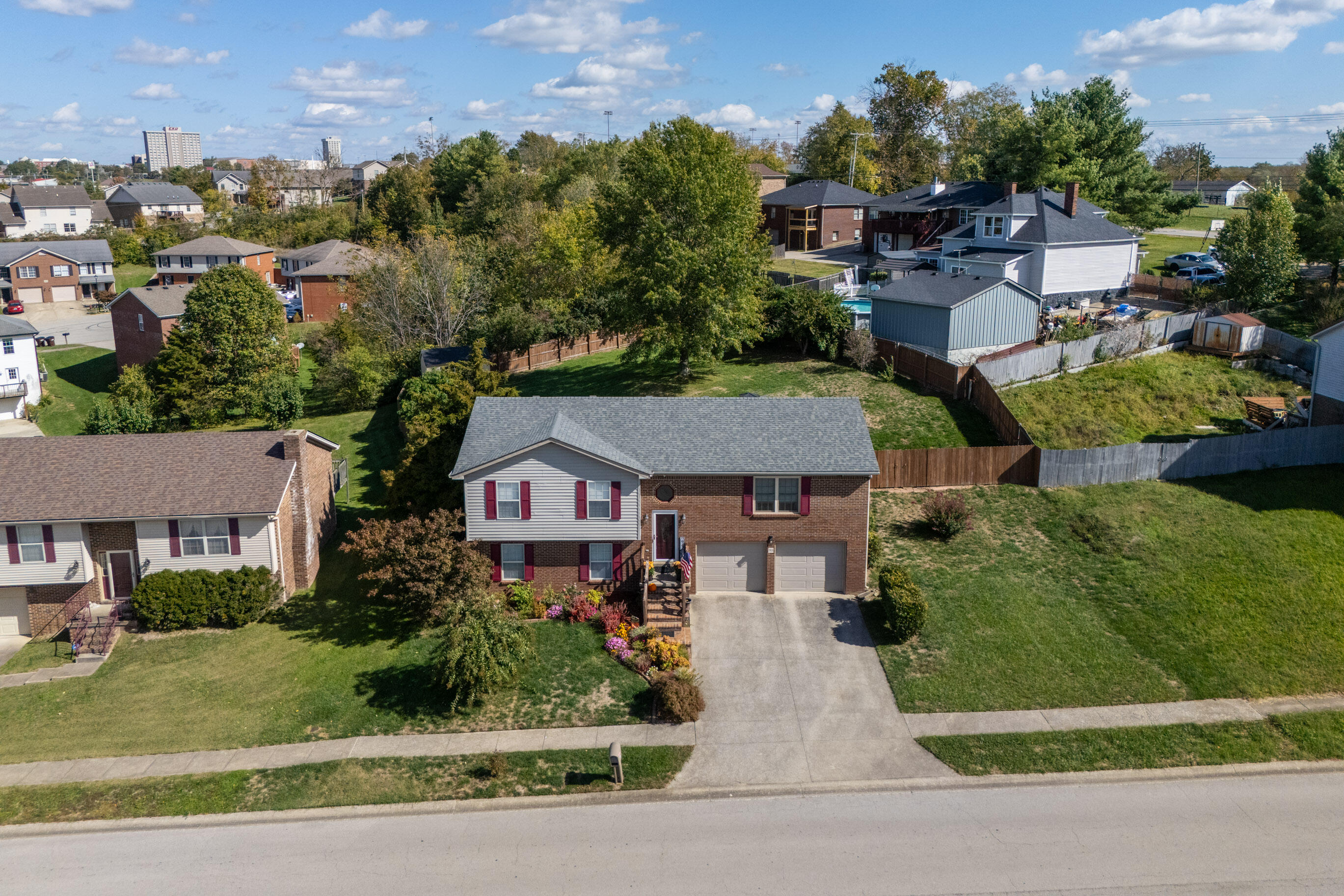 Richmond, Kentucky 40475, United States, 4 Bedrooms Bedrooms, ,2 BathroomsBathrooms,Residential,Active,231905