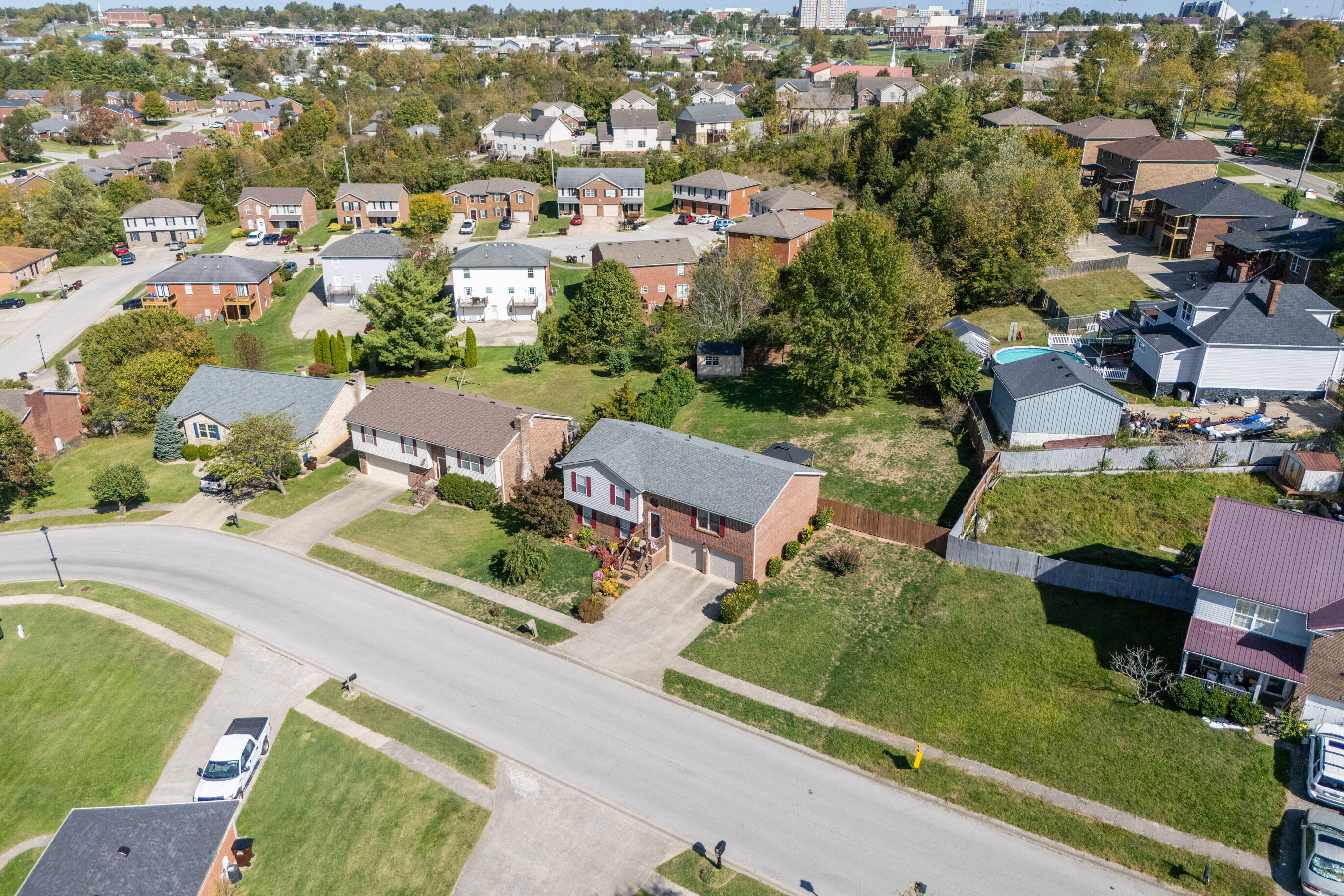 Richmond, Kentucky 40475, United States, 4 Bedrooms Bedrooms, ,2 BathroomsBathrooms,Residential,Active,231905