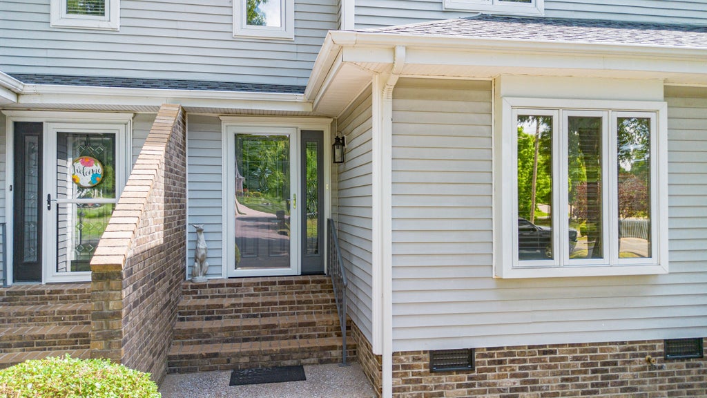 Photo of 914 Stonebrook Drive, Paducah, KY 42003 (MLS # 26020584)
