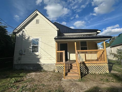 Photo of 175 Magnolia Street, Winchester, KY 40391 (MLS # 25503492)